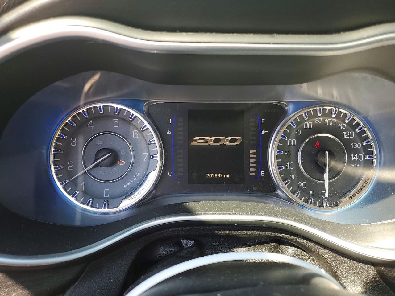 2015 Chrysler 200 Limited White vin: 1C3CCCAB8FN725805