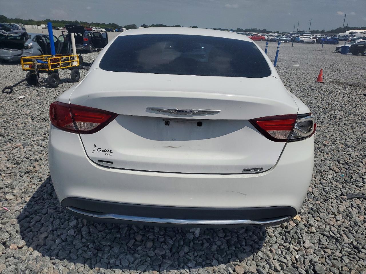 2015 Chrysler 200 Limited White vin: 1C3CCCAB9FN584436