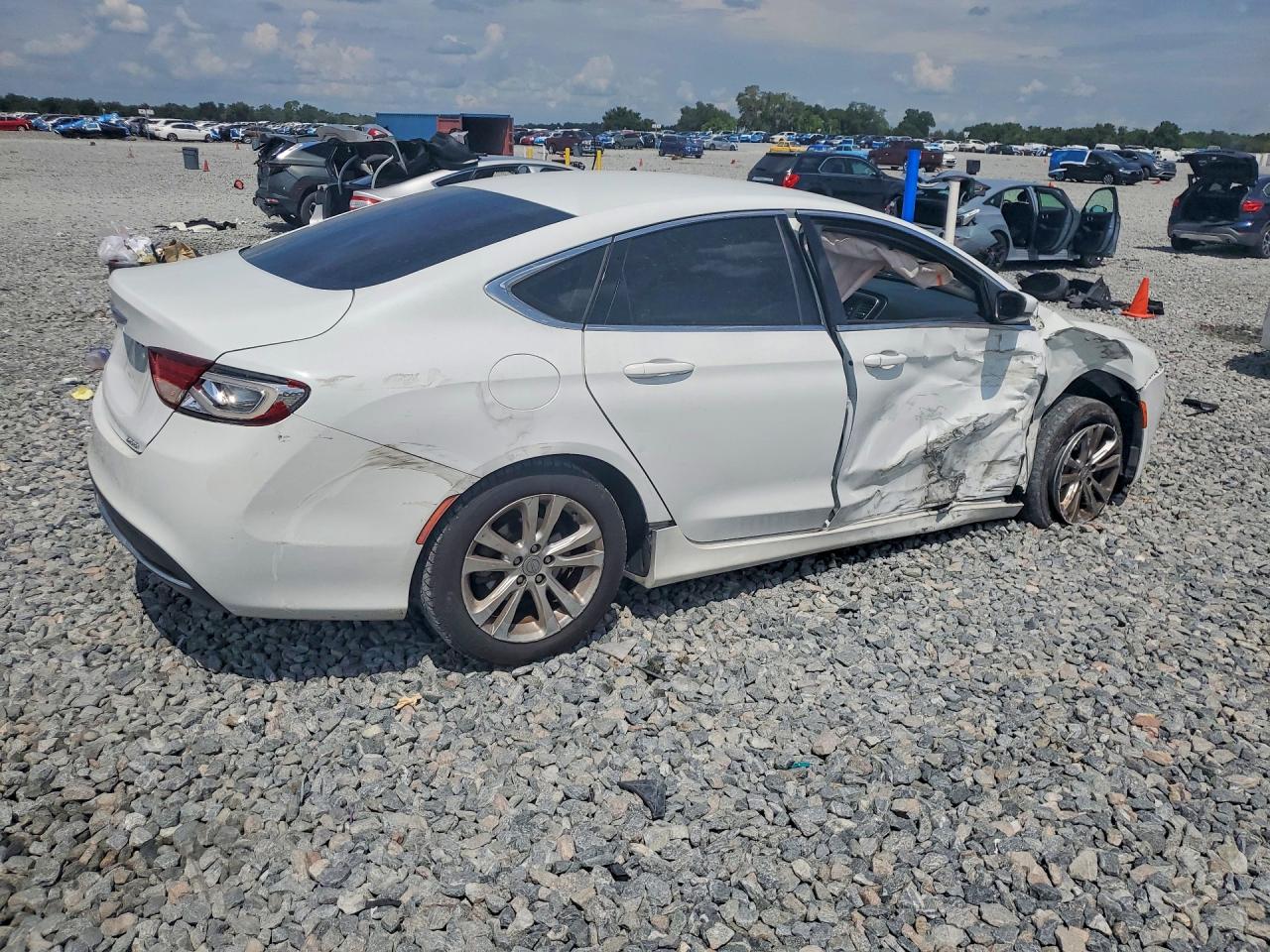 2015 Chrysler 200 Limited White vin: 1C3CCCAB9FN584436