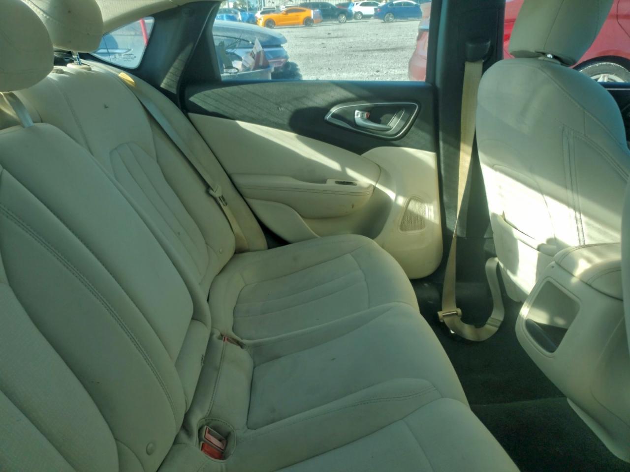 2015 Chrysler 200 Limited Burgundy vin: 1C3CCCAB9FN619170
