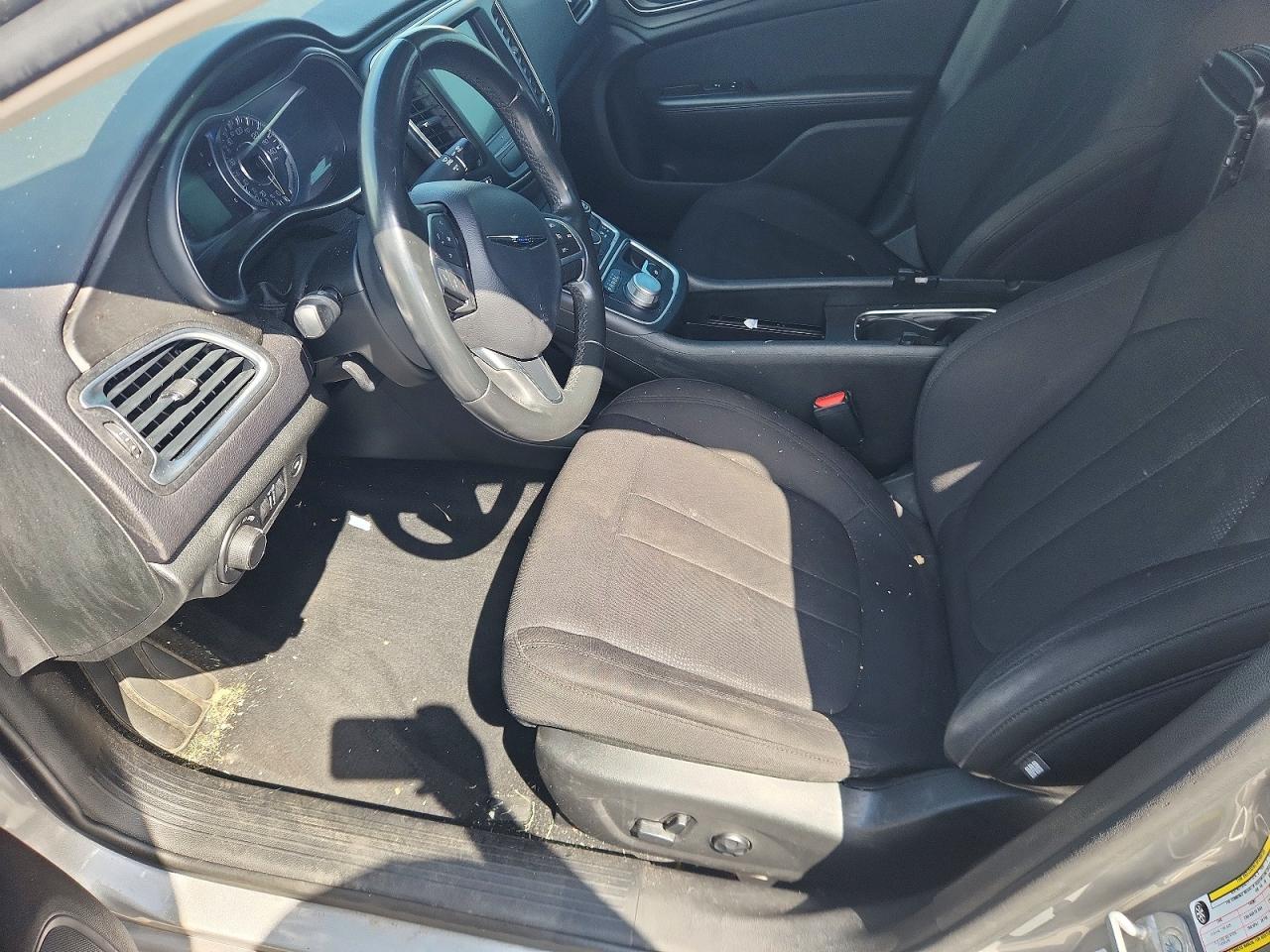 2015 Chrysler 200 Limited Серебряный vin: 1C3CCCAB9FN622599