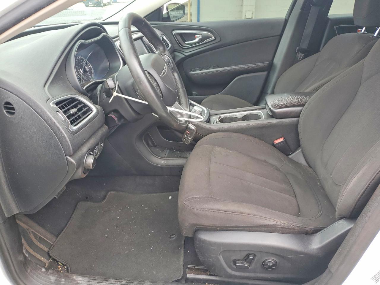 2015 Chrysler 200 Limited Белый vin: 1C3CCCAB9FN648958