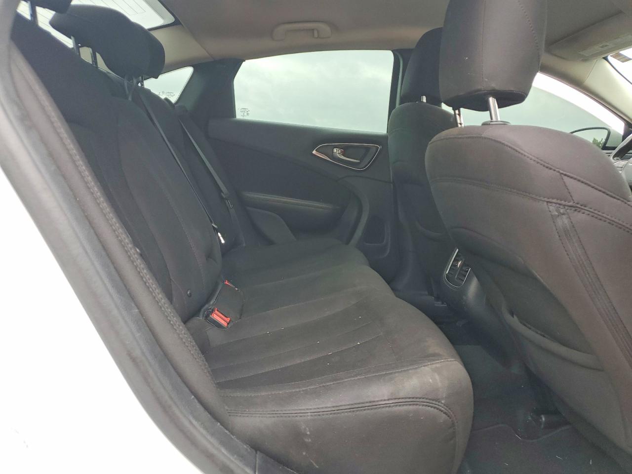 2015 Chrysler 200 Limited Белый vin: 1C3CCCAB9FN648958