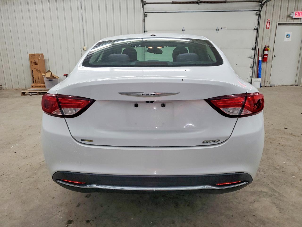 2015 Chrysler 200 Limited White vin: 1C3CCCAB9FN657952