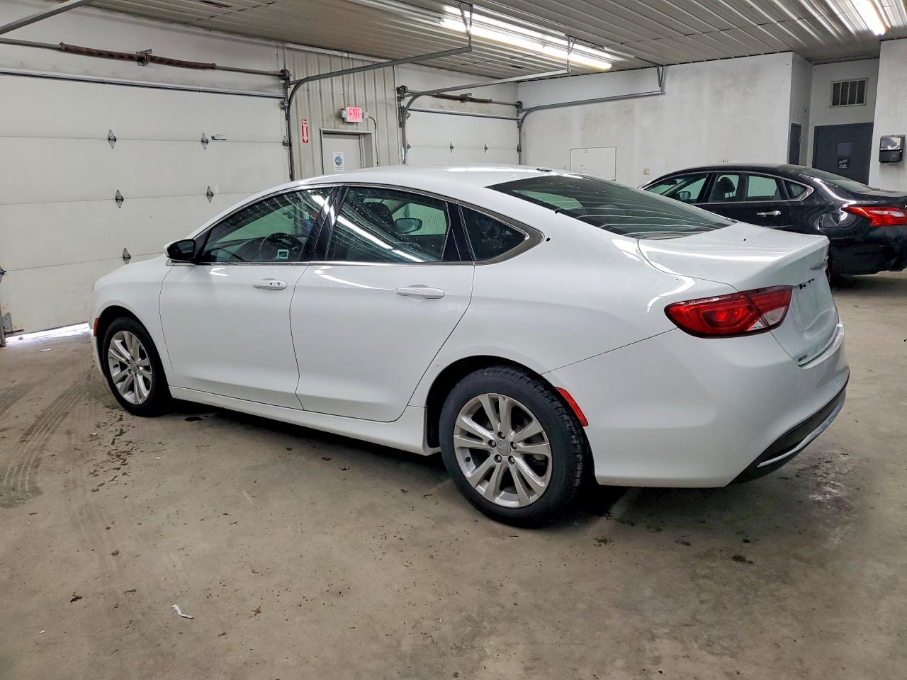 2015 Chrysler 200 Limited White vin: 1C3CCCAB9FN657952