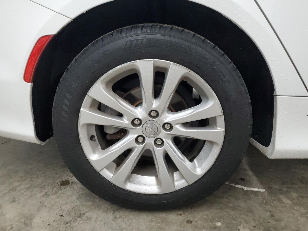2015 Chrysler 200 Limited White vin: 1C3CCCAB9FN657952 Damage: Right Rear Wheel, Curb Rash, > 12 Inches