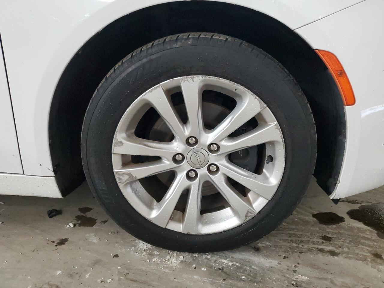 2015 Chrysler 200 Limited White vin: 1C3CCCAB9FN657952 Damage: Right Front Wheel, Curb Rash, > 12 Inches