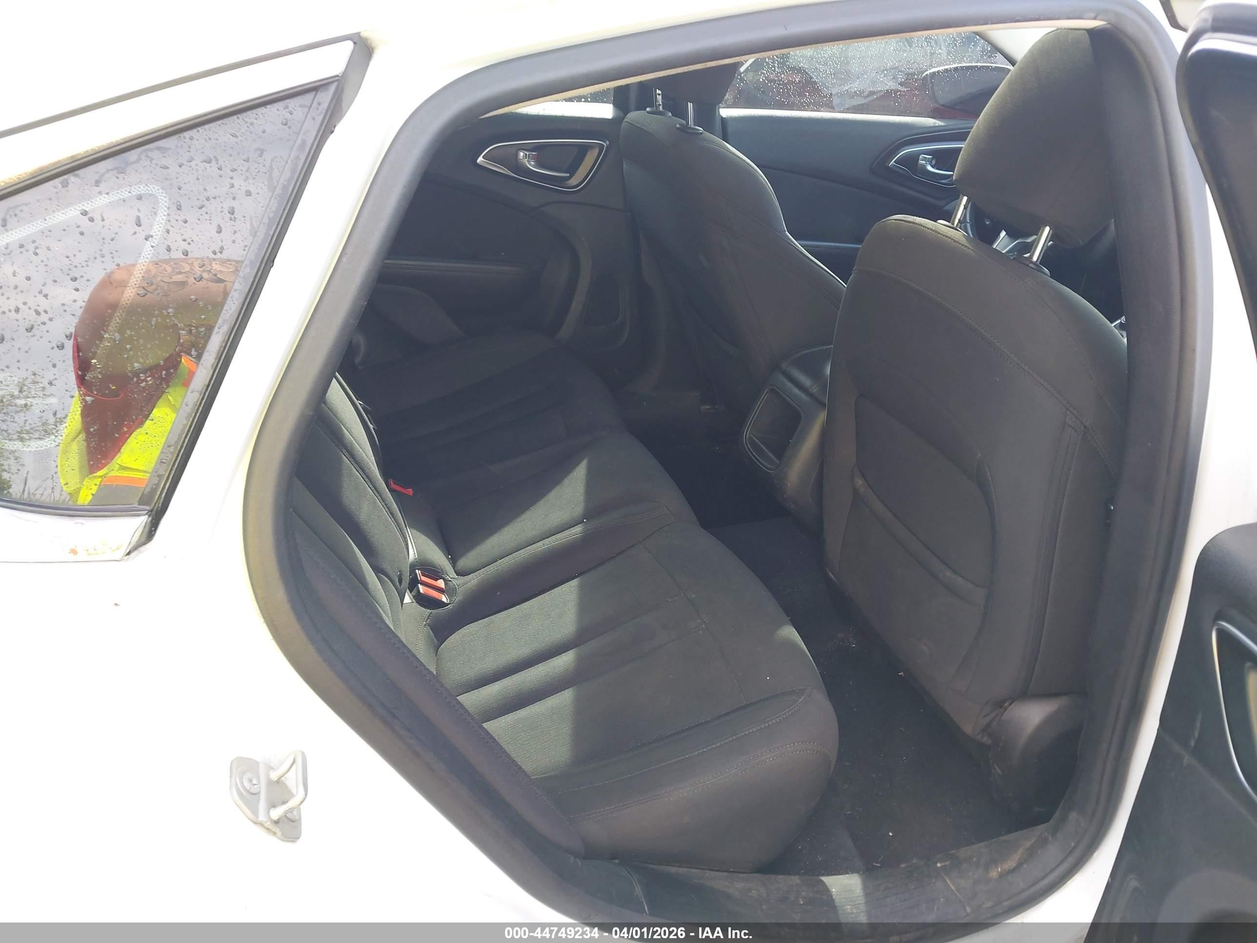 2015 Chrysler 200 Limited Белый vin: 1C3CCCAB9FN684777