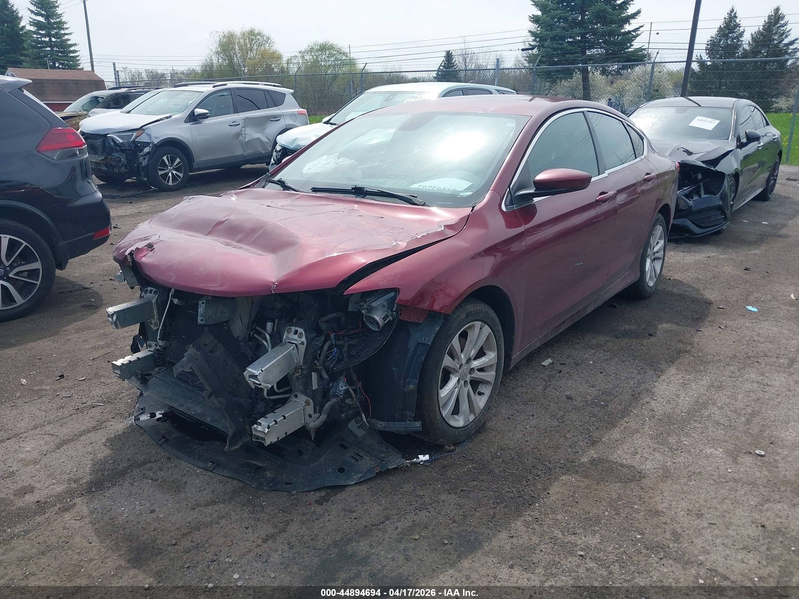 2015 Chrysler 200 Limited Red vin: 1C3CCCAB9FN692202