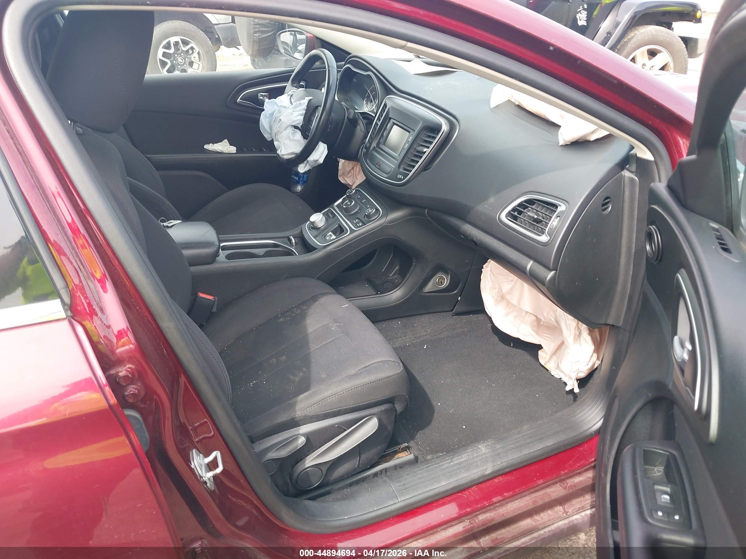 2015 Chrysler 200 Limited Red vin: 1C3CCCAB9FN692202