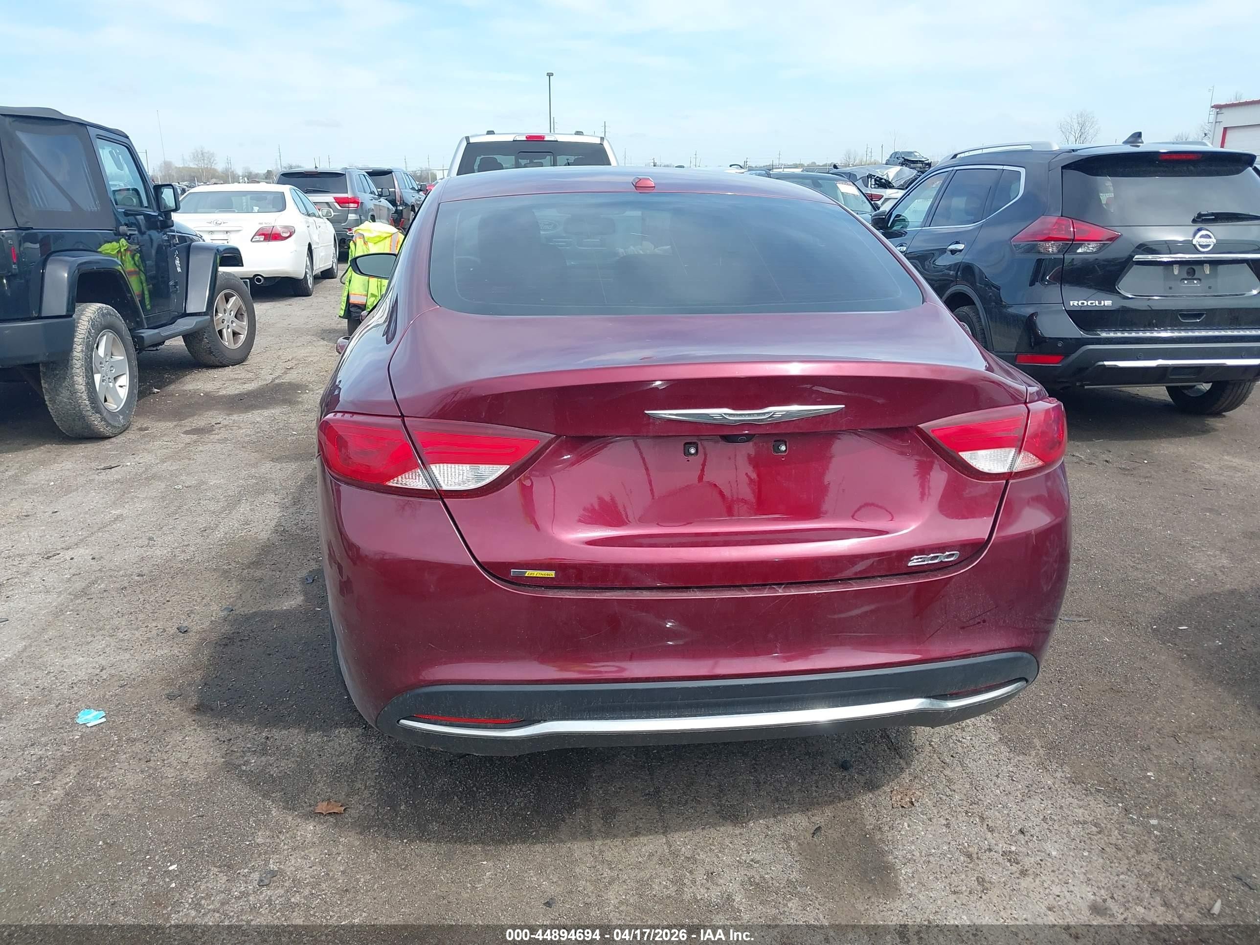 2015 Chrysler 200 Limited Red vin: 1C3CCCAB9FN692202