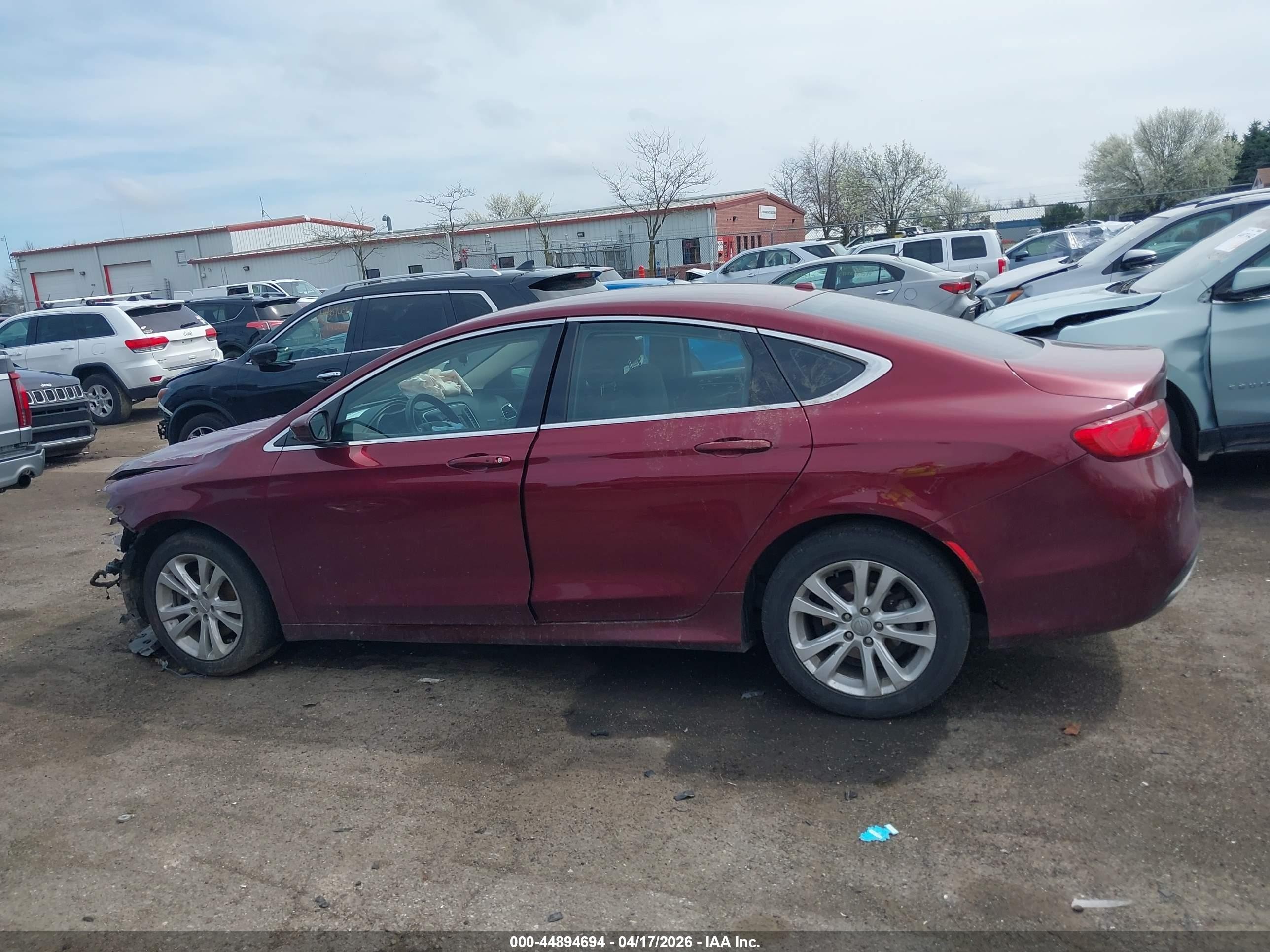 2015 Chrysler 200 Limited Red vin: 1C3CCCAB9FN692202