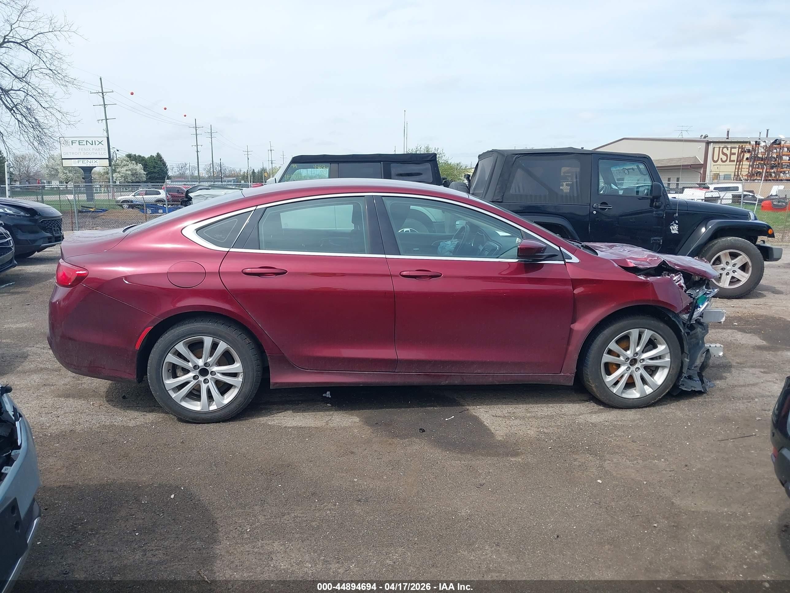 2015 Chrysler 200 Limited Red vin: 1C3CCCAB9FN692202
