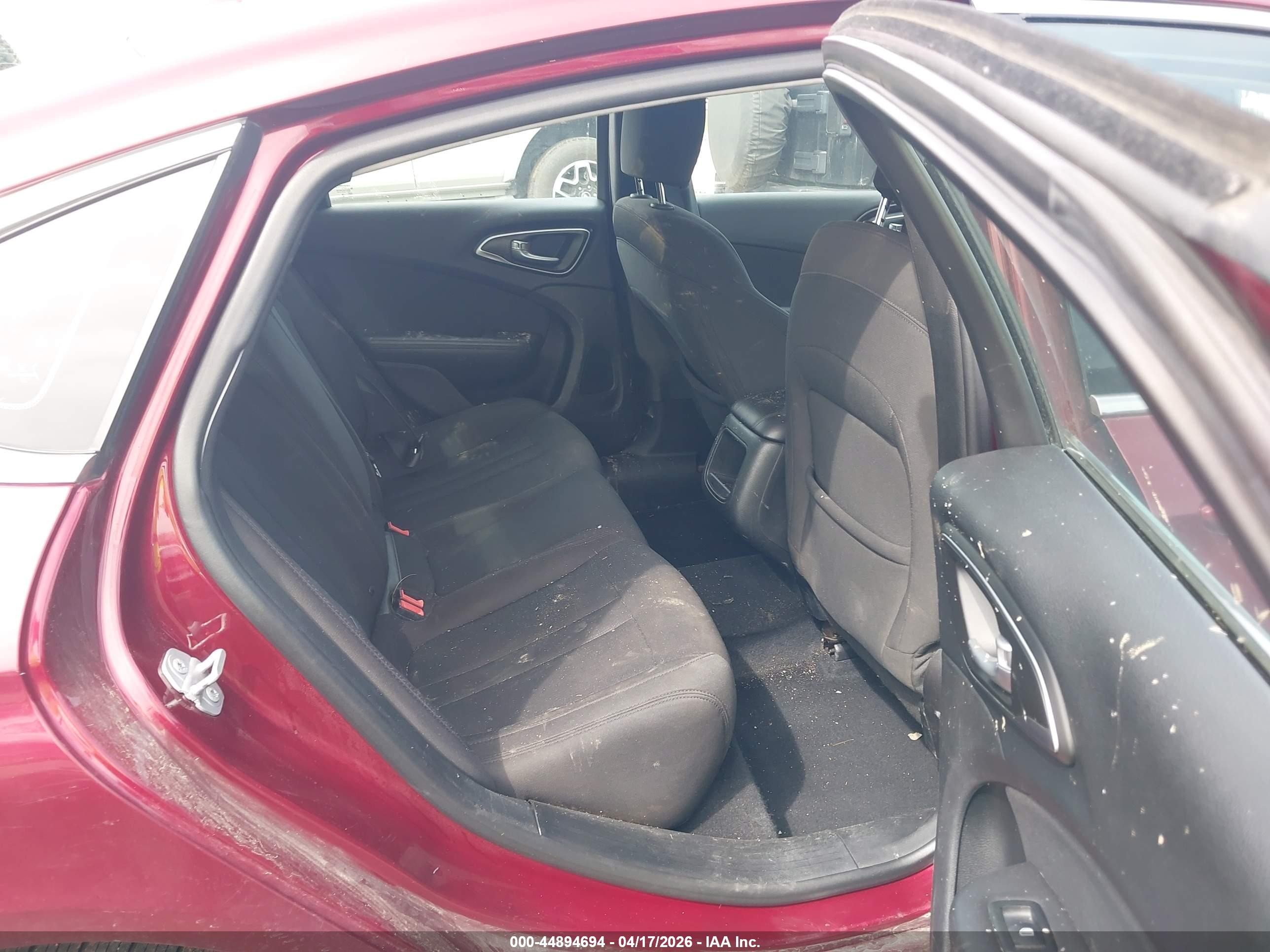 2015 Chrysler 200 Limited Red vin: 1C3CCCAB9FN692202