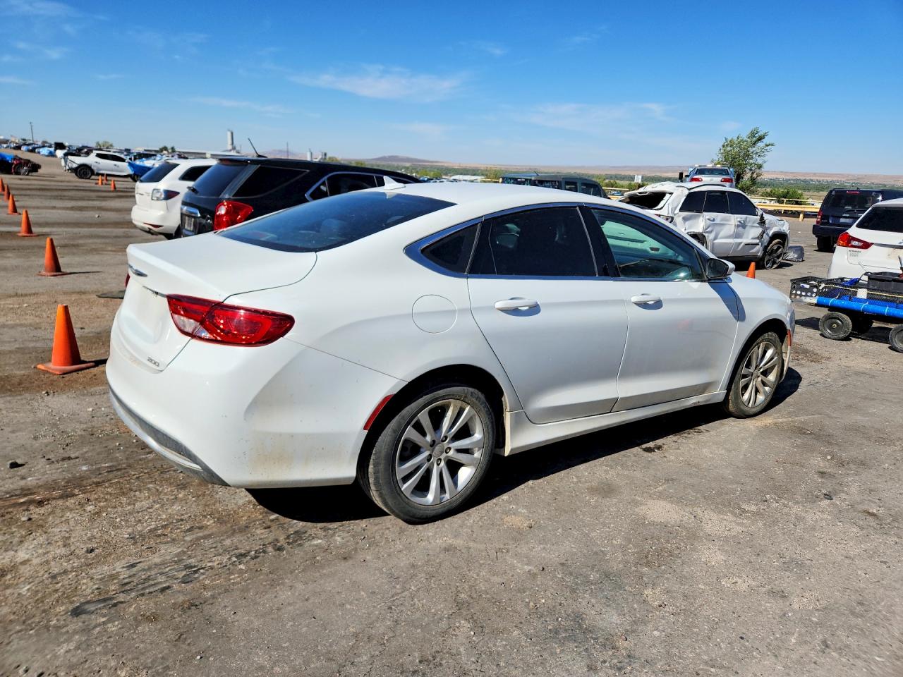2015 Chrysler 200 Limited White vin: 1C3CCCAB9FN708799