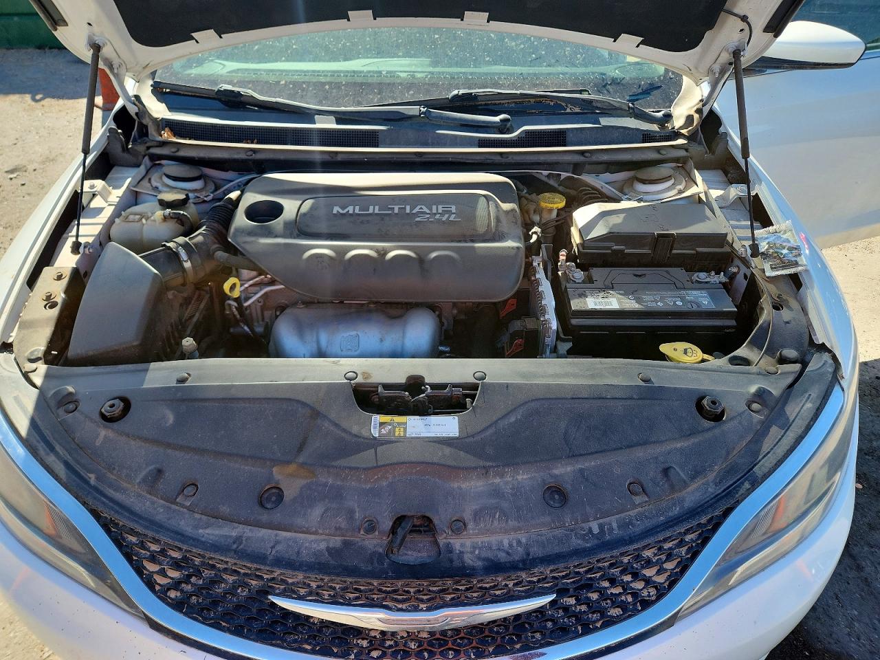 2015 Chrysler 200 Limited White vin: 1C3CCCAB9FN708799