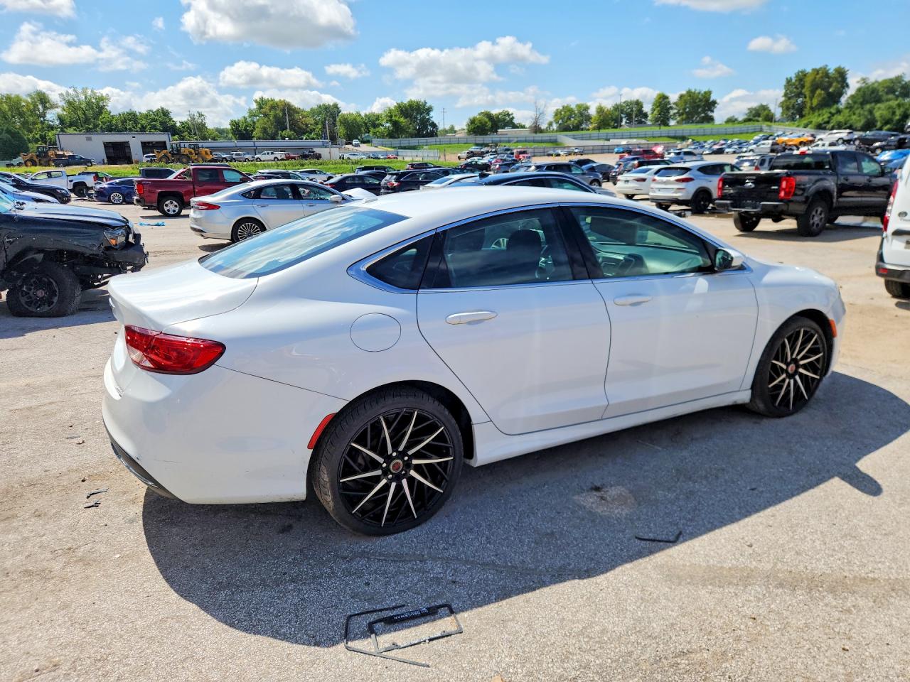 2015 Chrysler 200 Limited White vin: 1C3CCCAB9FN720838