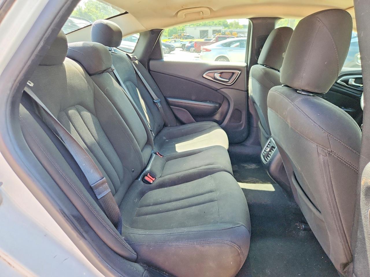 2015 Chrysler 200 Limited White vin: 1C3CCCAB9FN720838