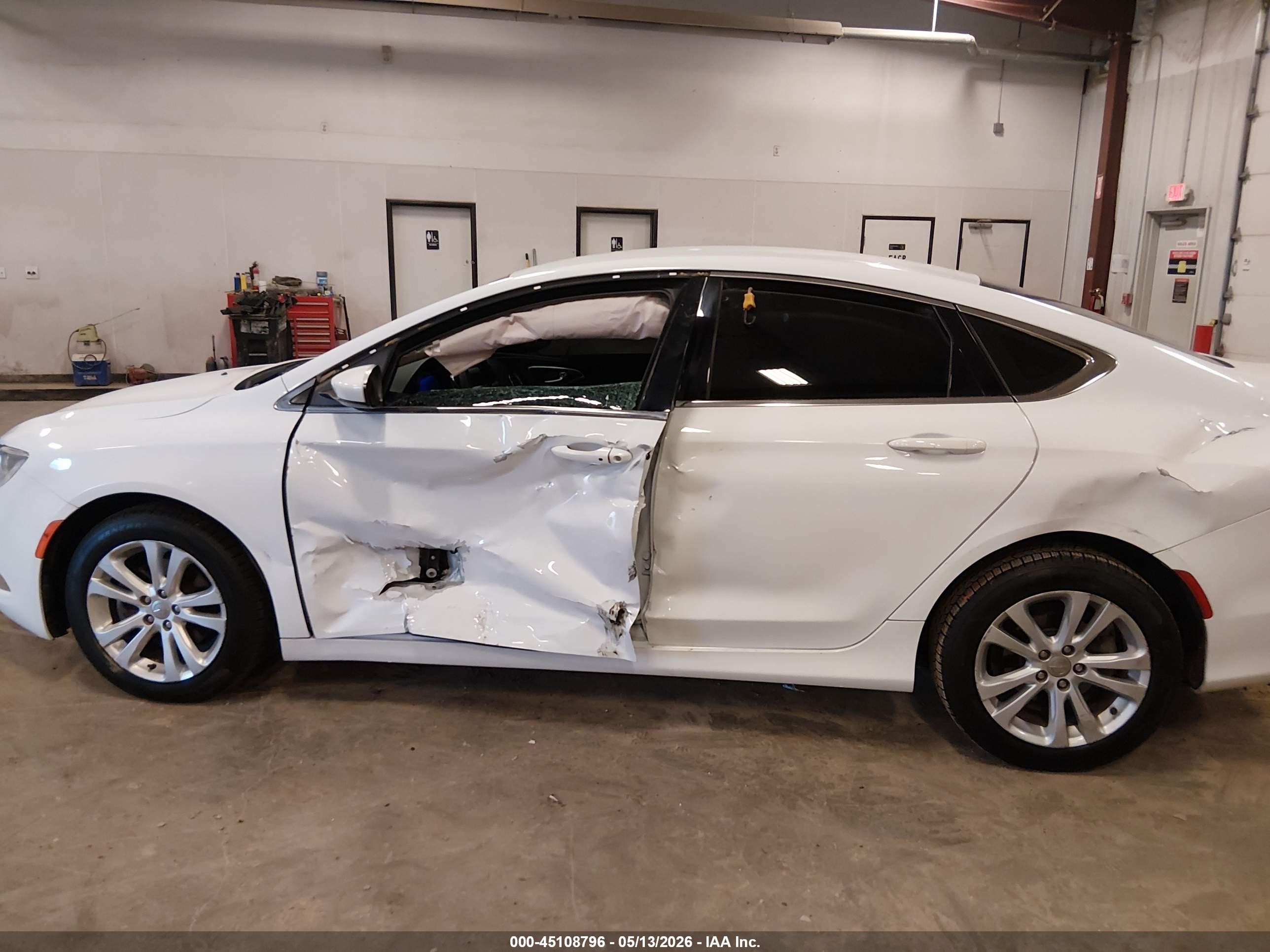 2015 Chrysler 200 Limited White vin: 1C3CCCAB9FN741155