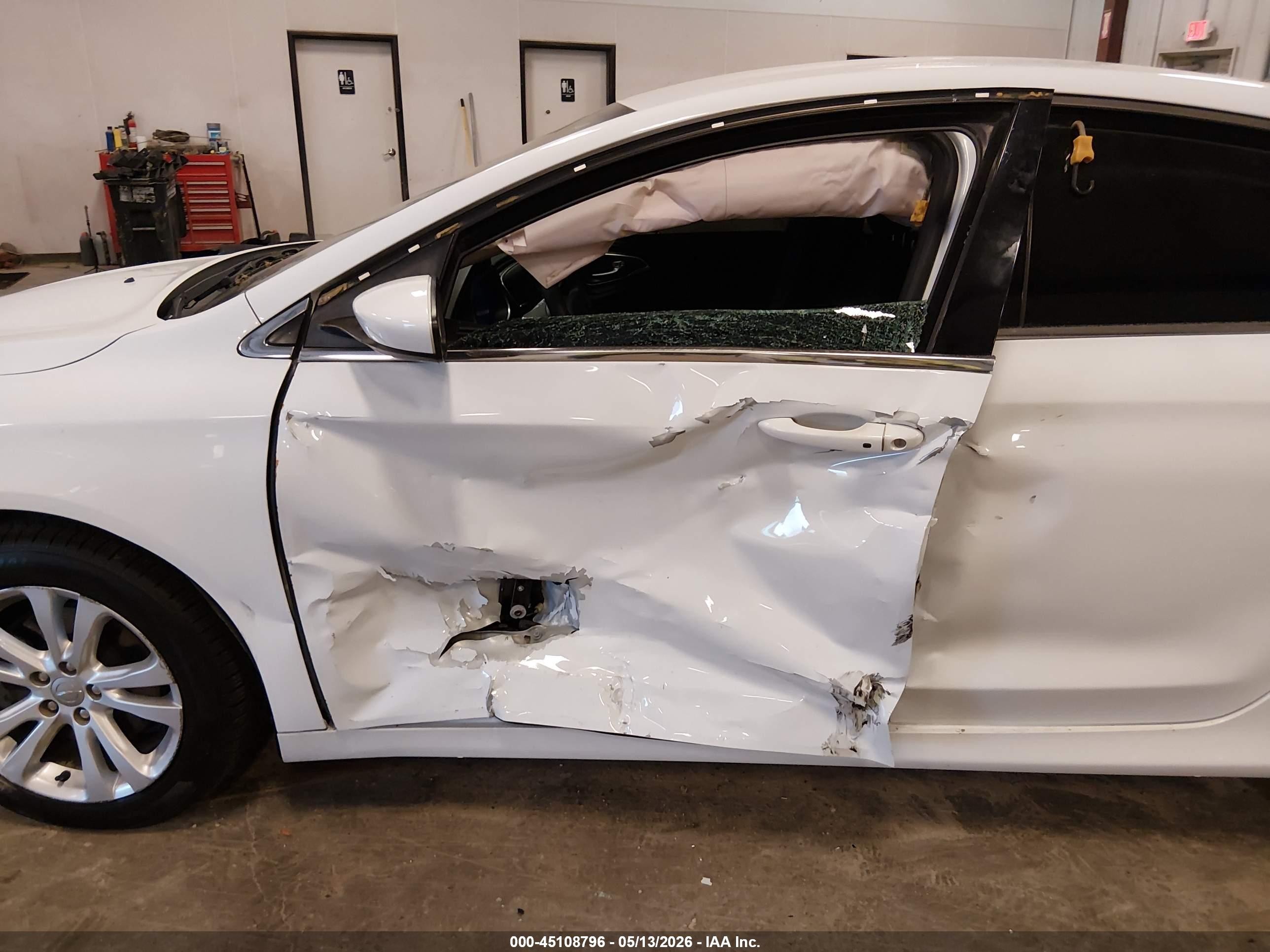 2015 Chrysler 200 Limited White vin: 1C3CCCAB9FN741155