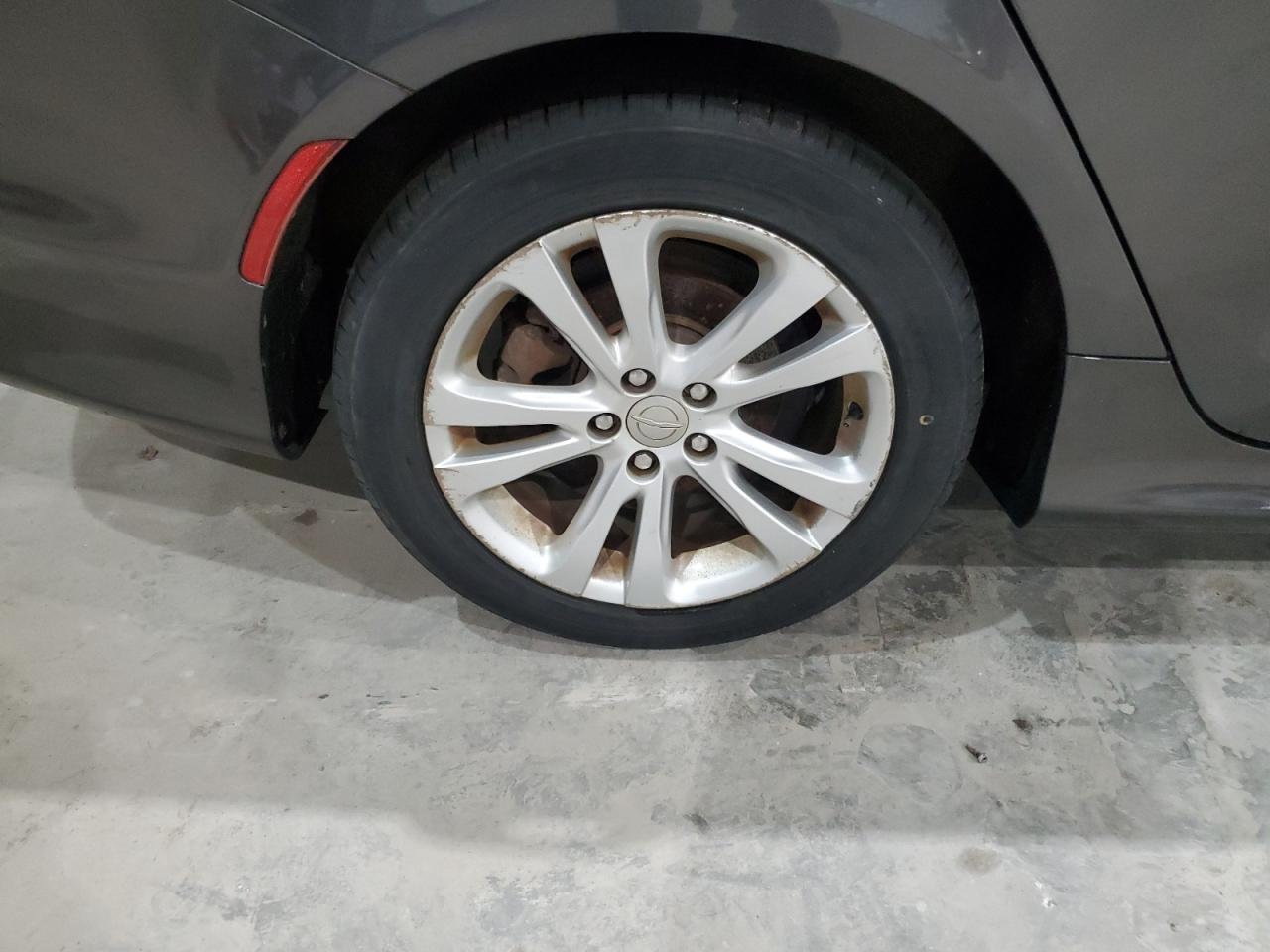 2015 Chrysler 200 Limited Серый vin: 1C3CCCABXFN561201 Damage: Right Rear Wheel, Curb Rash, > 12 Inches