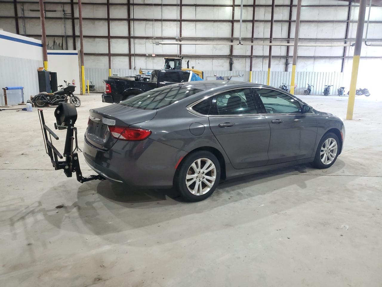 2015 Chrysler 200 Limited Серый vin: 1C3CCCABXFN561201 Damage: Right Qtr Panel, Dent(S) W/ Paint Dmg, > 12 Inches