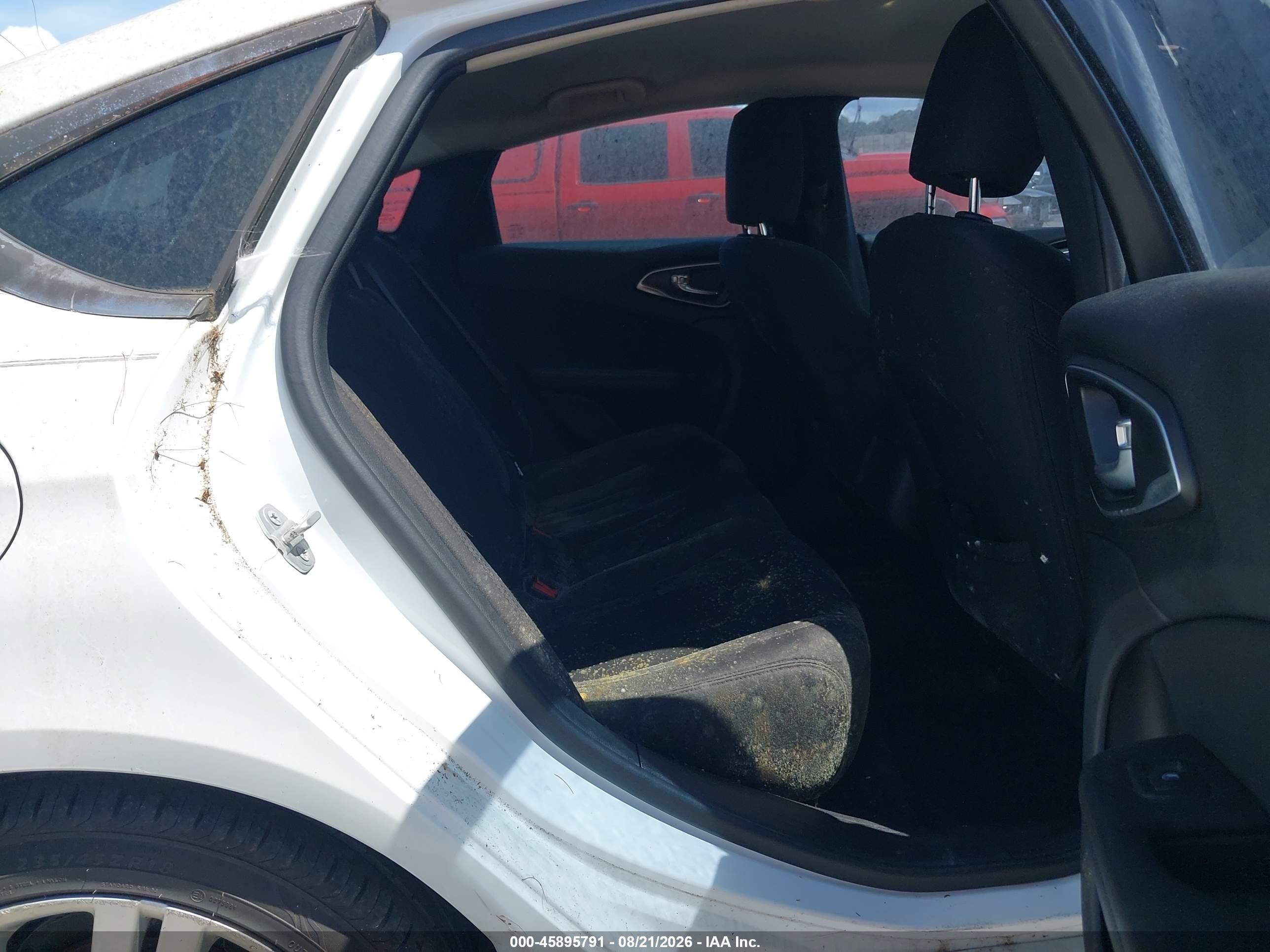 2015 Chrysler 200 Limited White vin: 1C3CCCABXFN562686