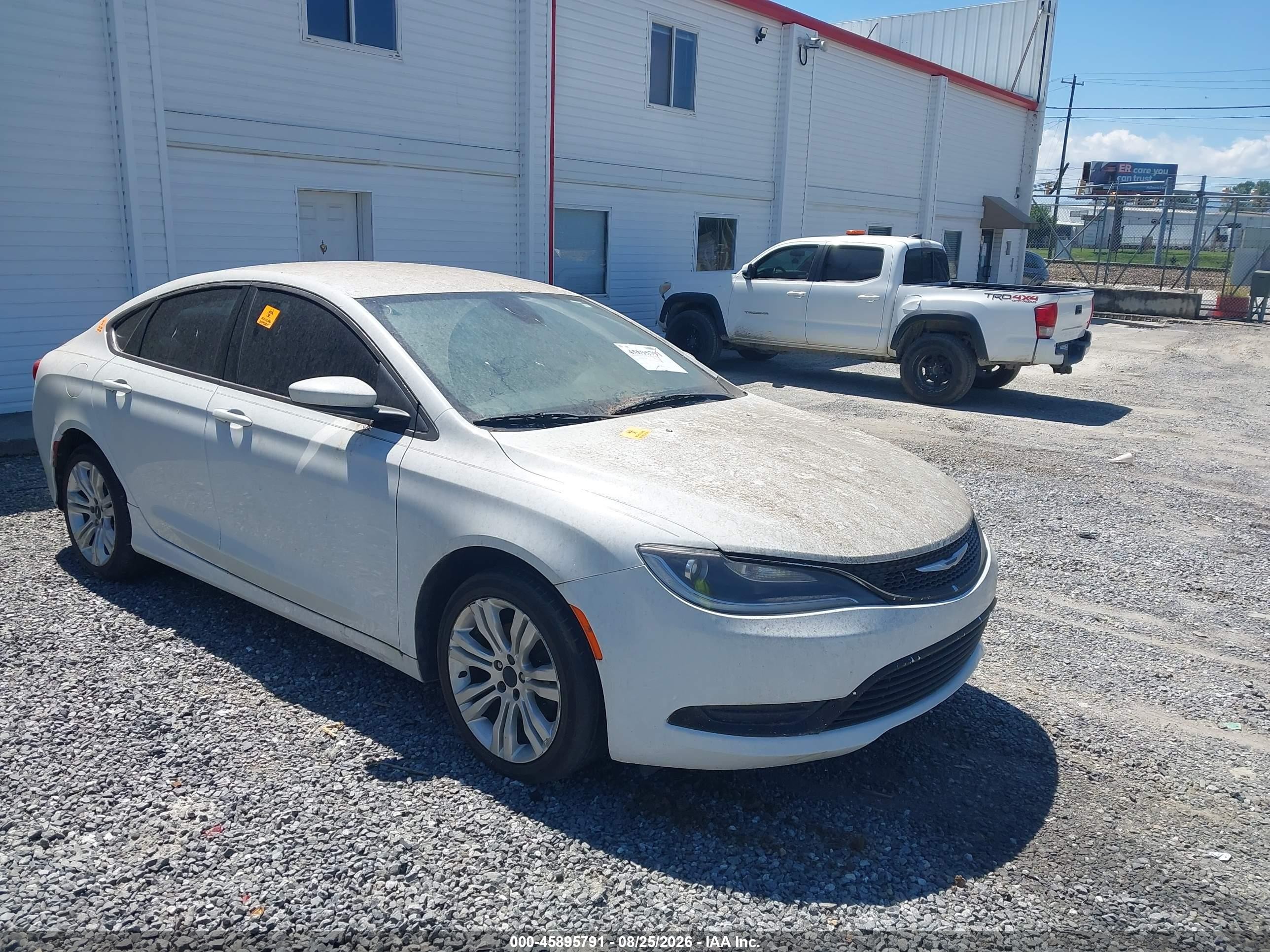 2015 Chrysler 200 Limited White vin: 1C3CCCABXFN562686