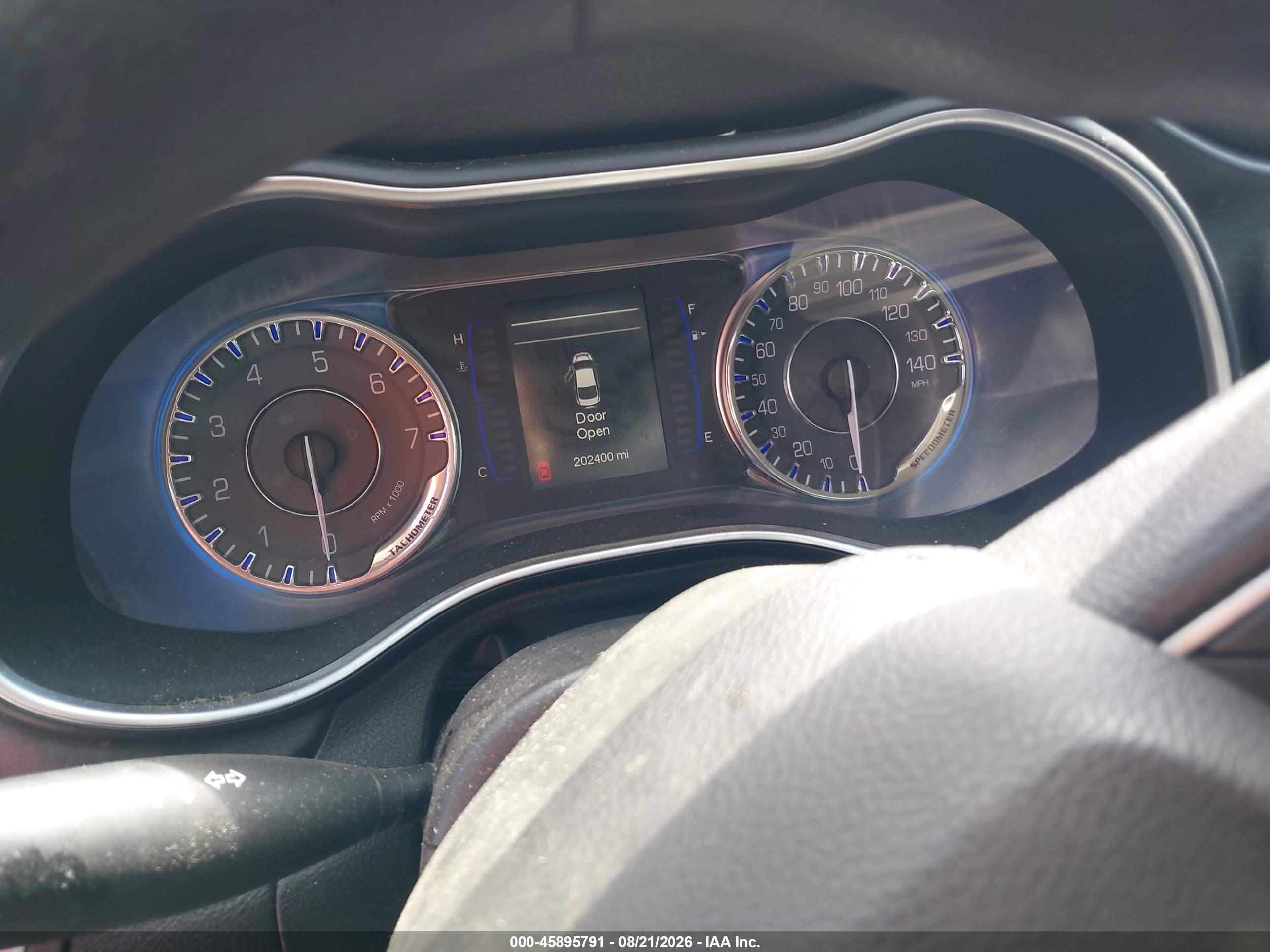 2015 Chrysler 200 Limited White vin: 1C3CCCABXFN562686