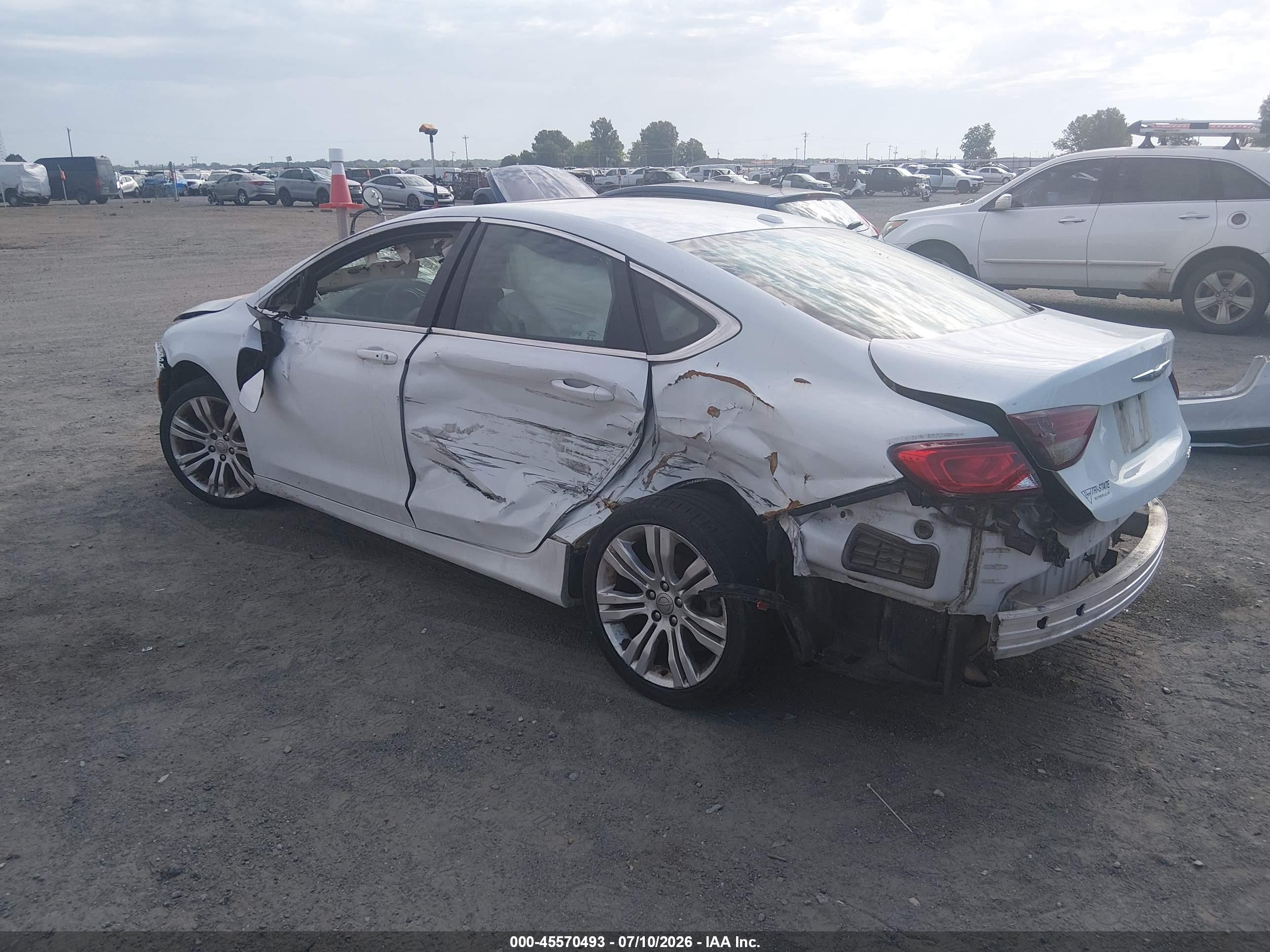 2015 Chrysler 200 Limited White vin: 1C3CCCABXFN588432