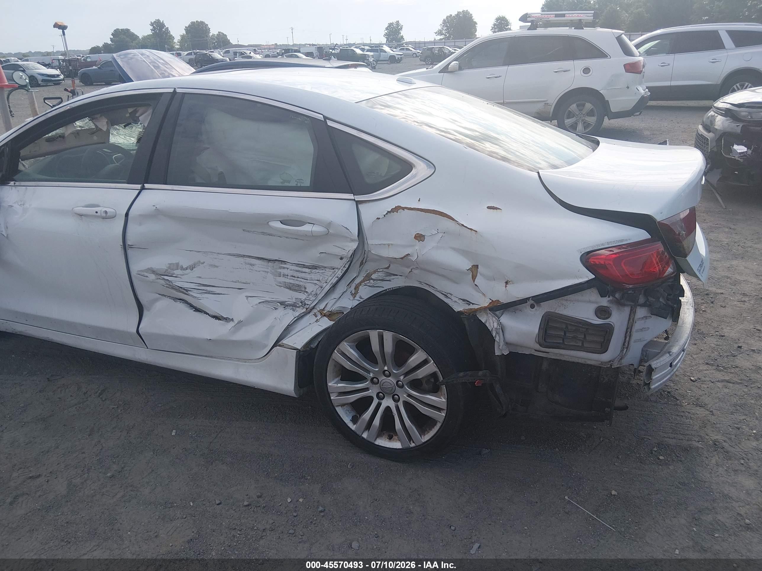 2015 Chrysler 200 Limited White vin: 1C3CCCABXFN588432