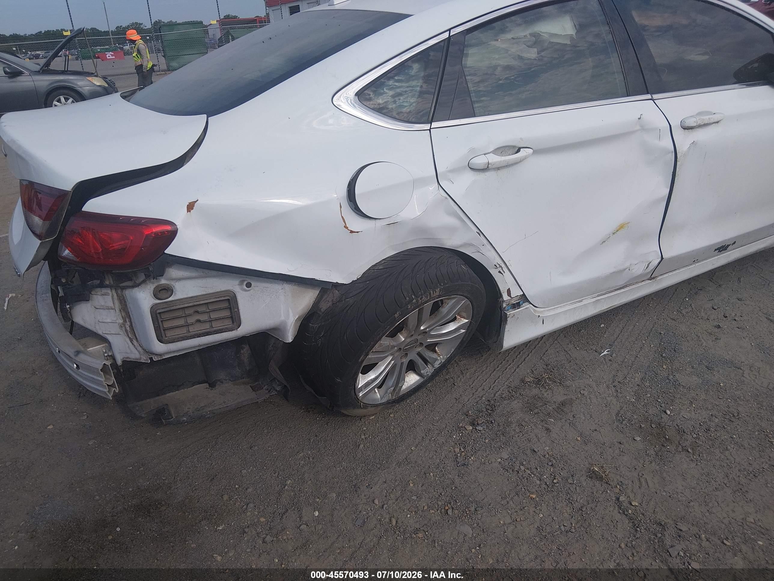 2015 Chrysler 200 Limited White vin: 1C3CCCABXFN588432