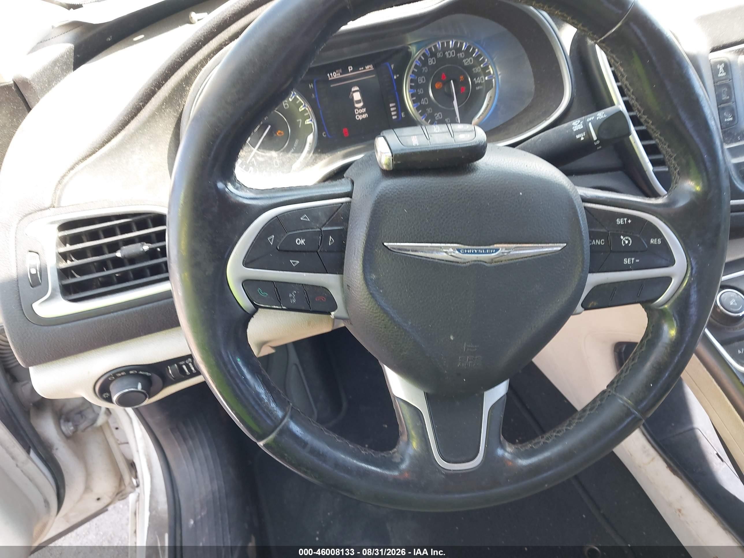 2015 Chrysler 200 Limited White vin: 1C3CCCABXFN595932