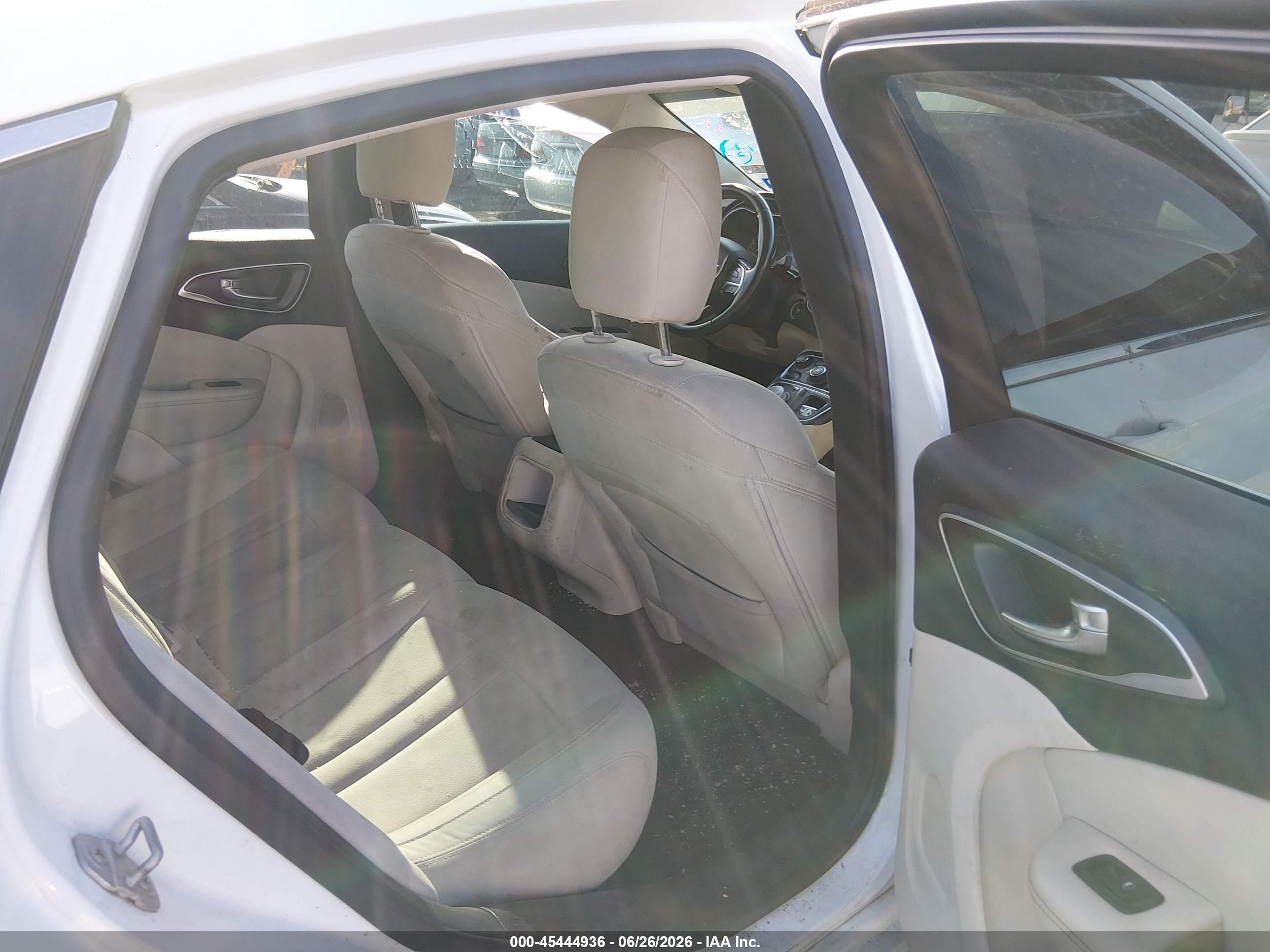 2015 Chrysler 200 Limited White vin: 1C3CCCABXFN607206