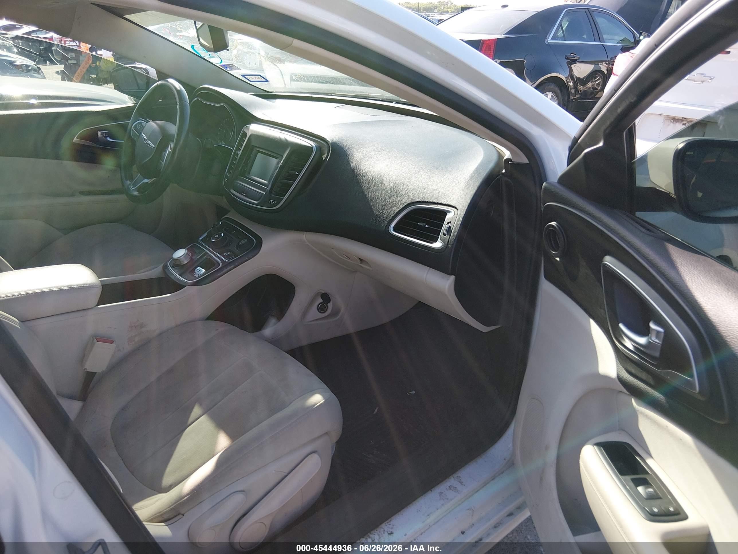 2015 Chrysler 200 Limited White vin: 1C3CCCABXFN607206