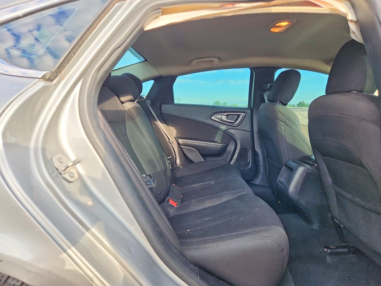 2015 Chrysler 200 Limited Silver vin: 1C3CCCABXFN677482