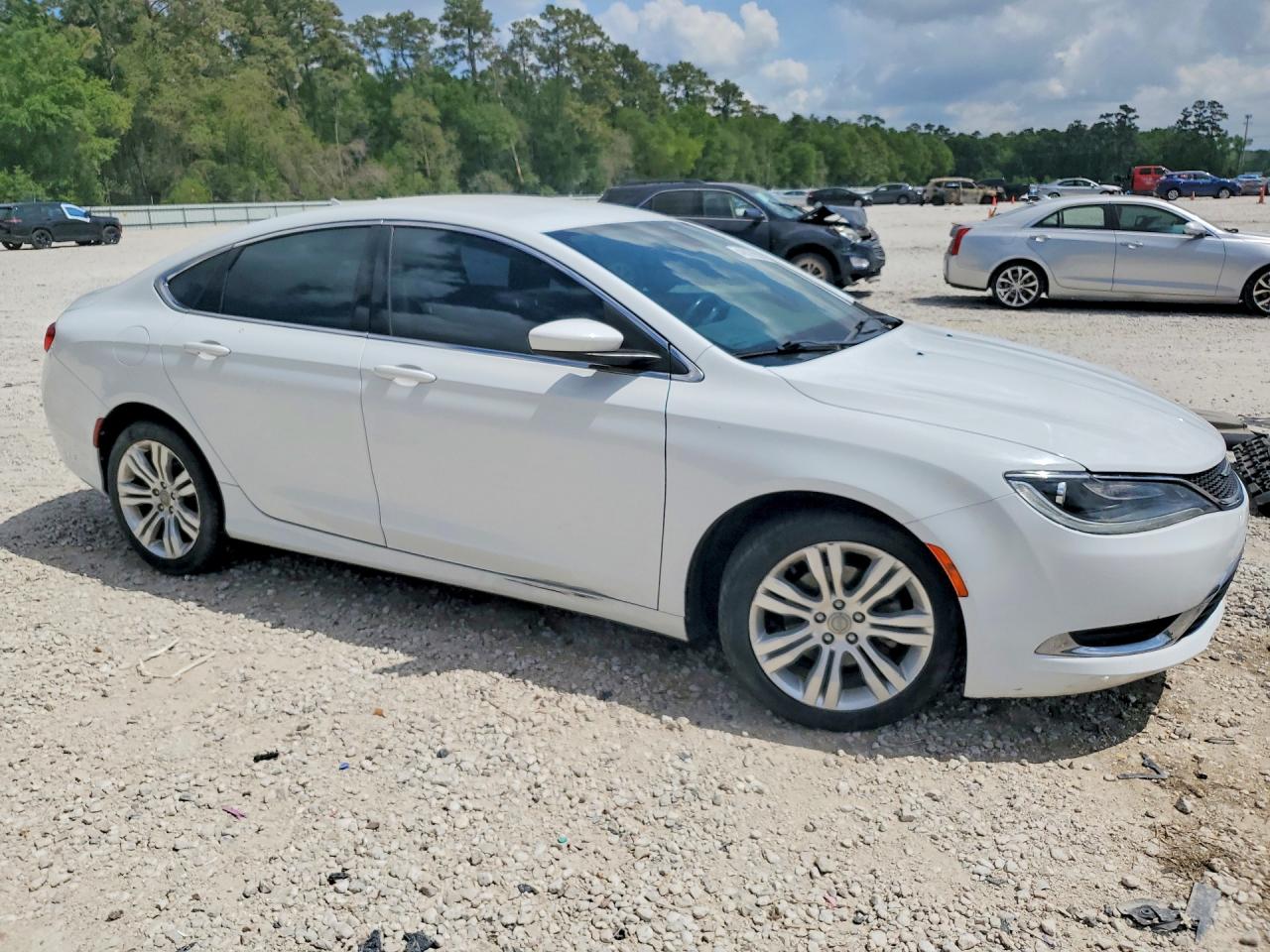 2015 Chrysler 200 Limited White vin: 1C3CCCABXFN751550