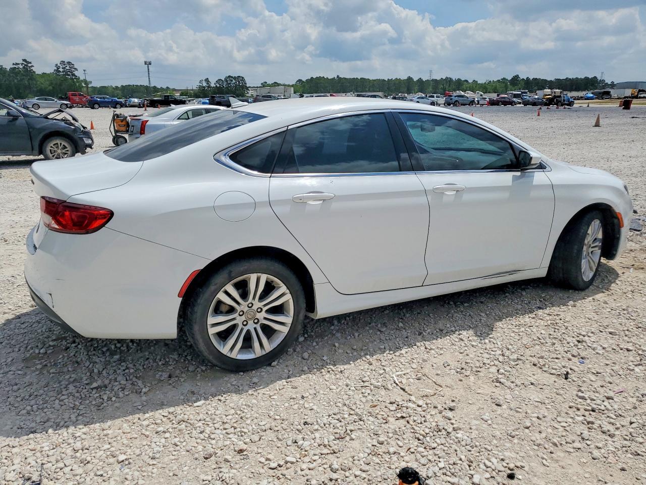 2015 Chrysler 200 Limited White vin: 1C3CCCABXFN751550