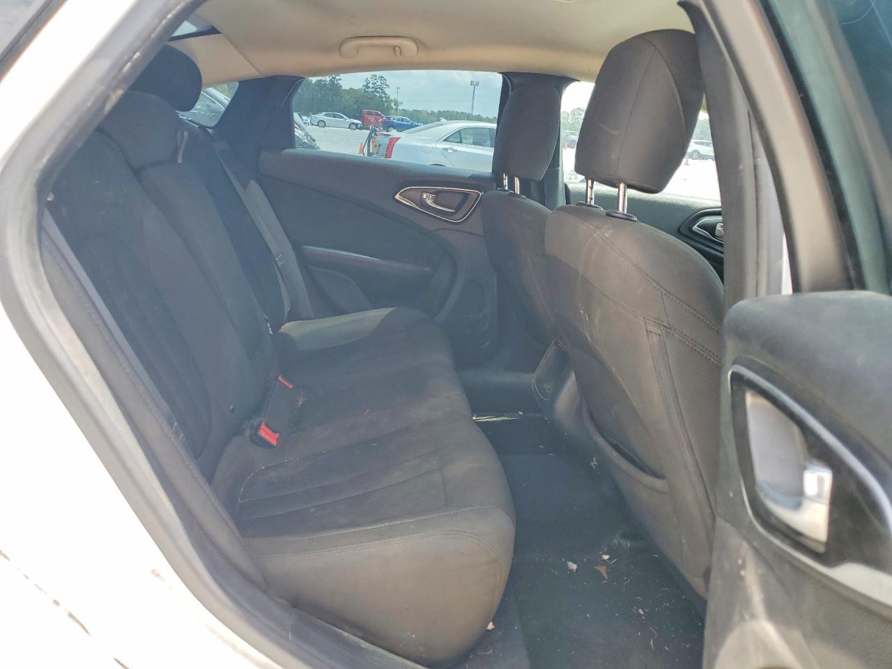 2015 Chrysler 200 Limited White vin: 1C3CCCABXFN751550
