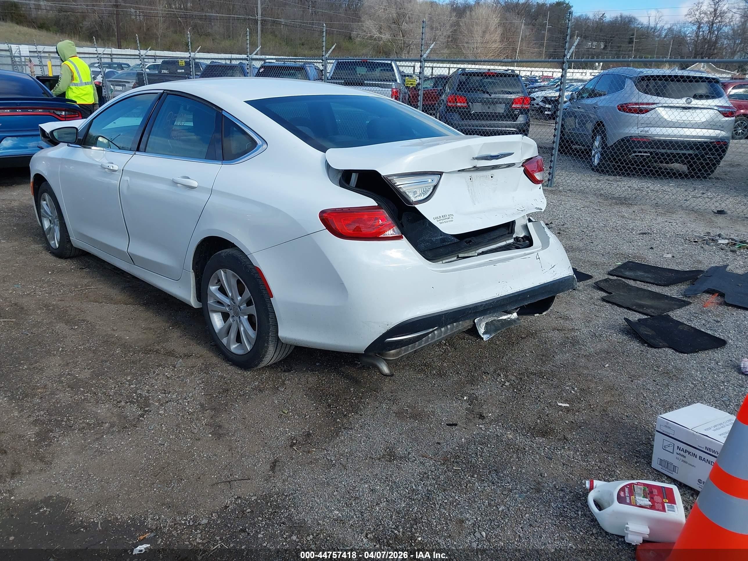 2015 Chrysler 200 Limited White vin: 1C3CCCABXFN756635