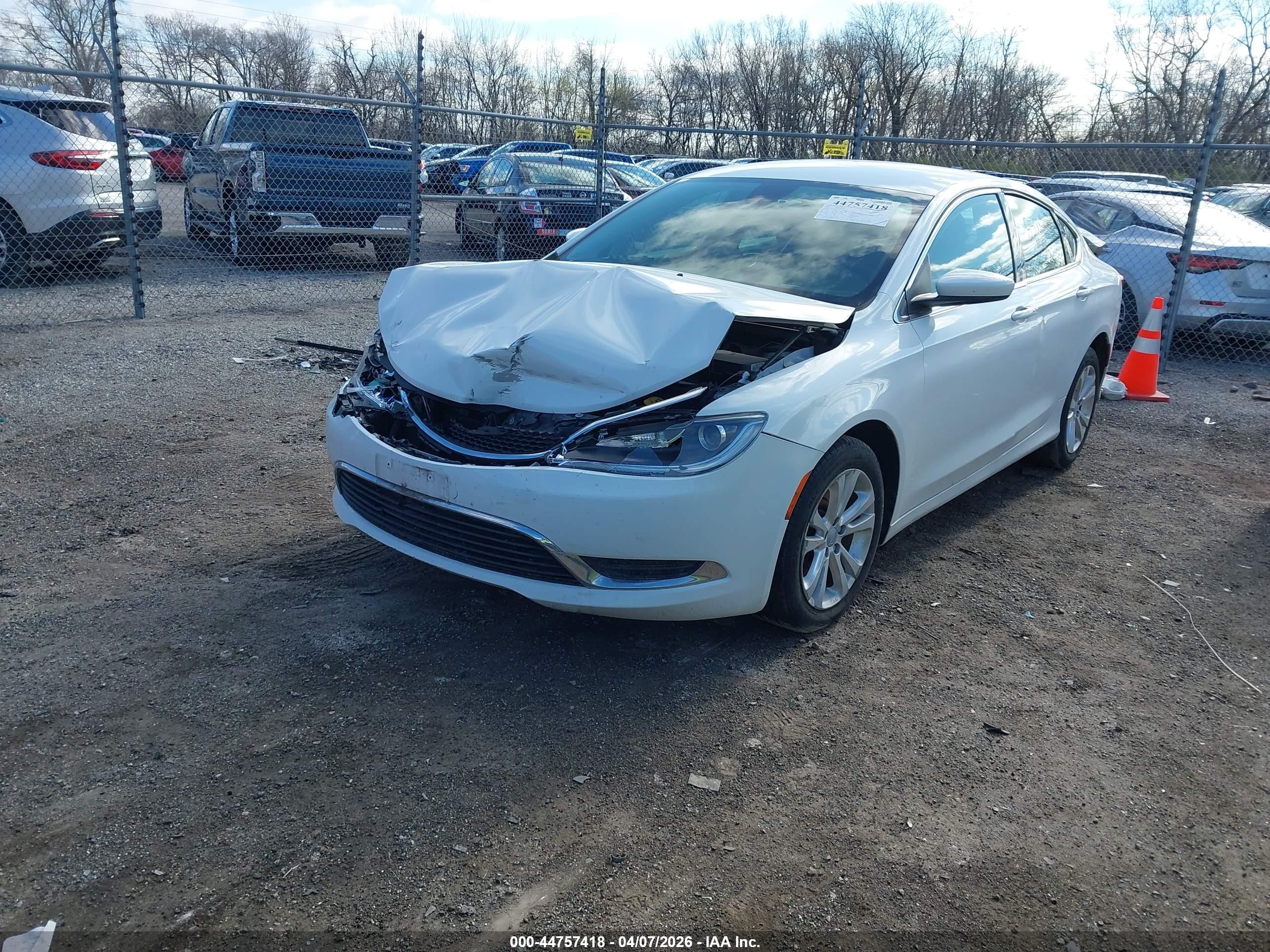 2015 Chrysler 200 Limited White vin: 1C3CCCABXFN756635