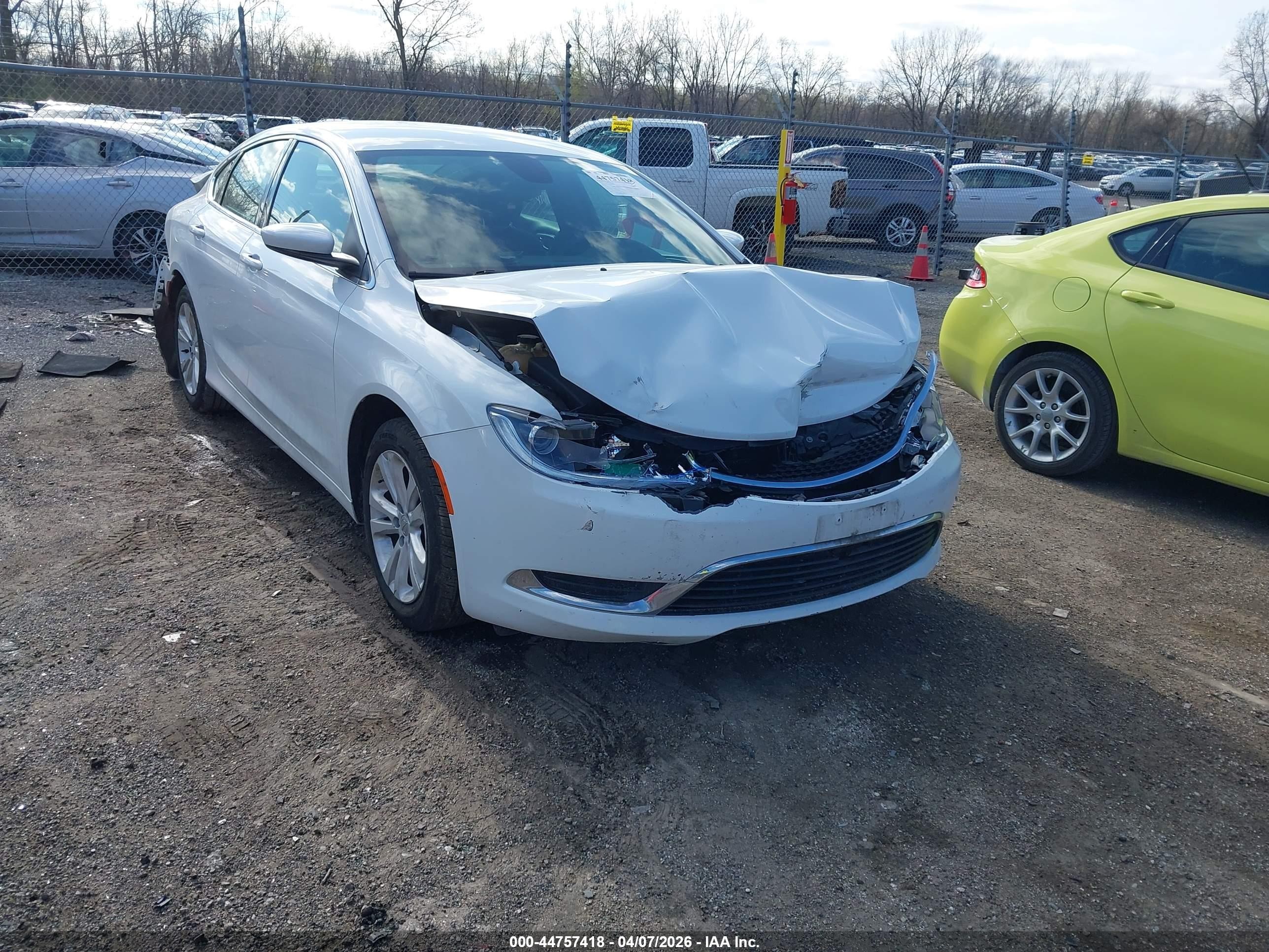 2015 Chrysler 200 Limited White vin: 1C3CCCABXFN756635