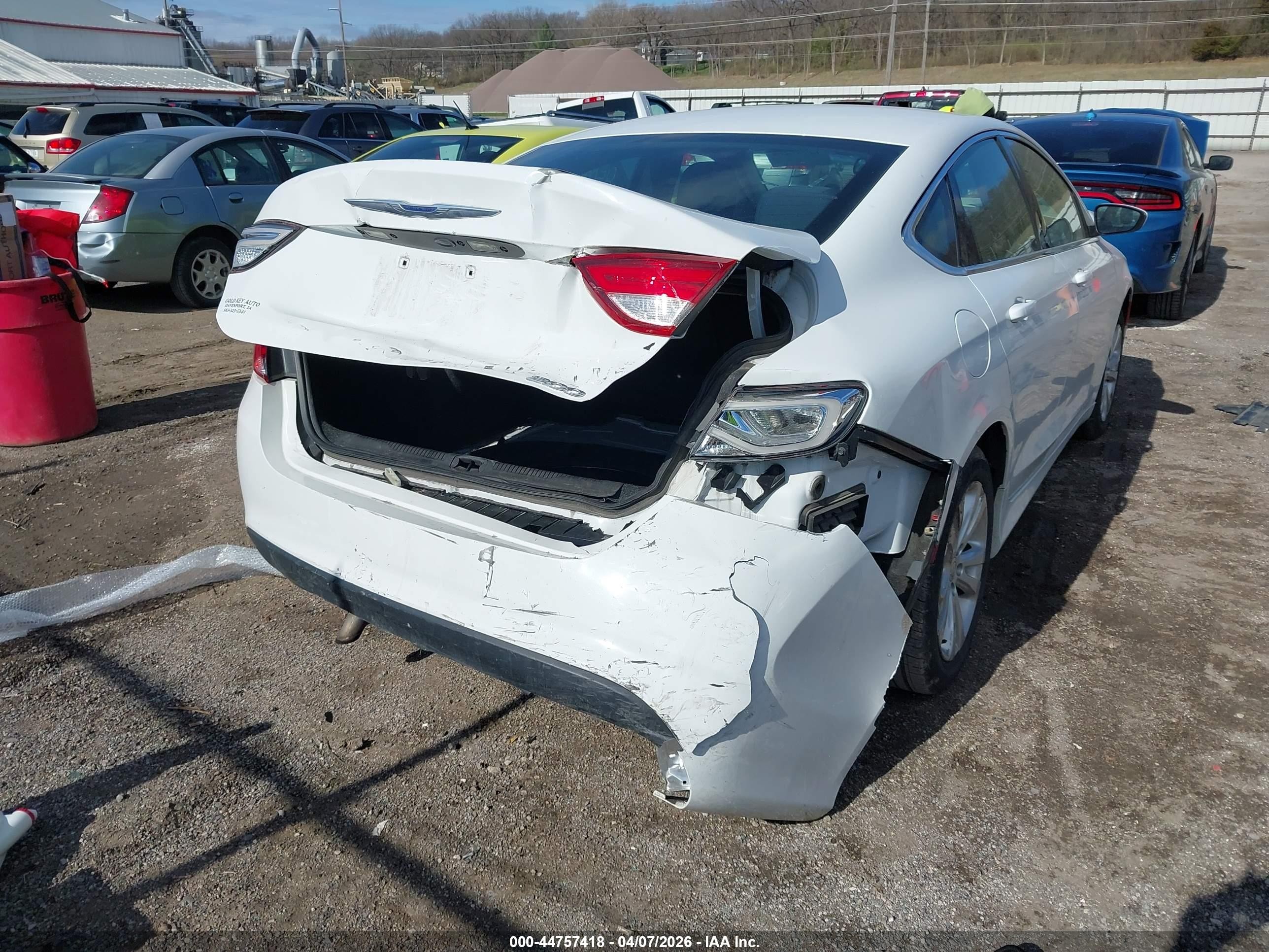 2015 Chrysler 200 Limited White vin: 1C3CCCABXFN756635