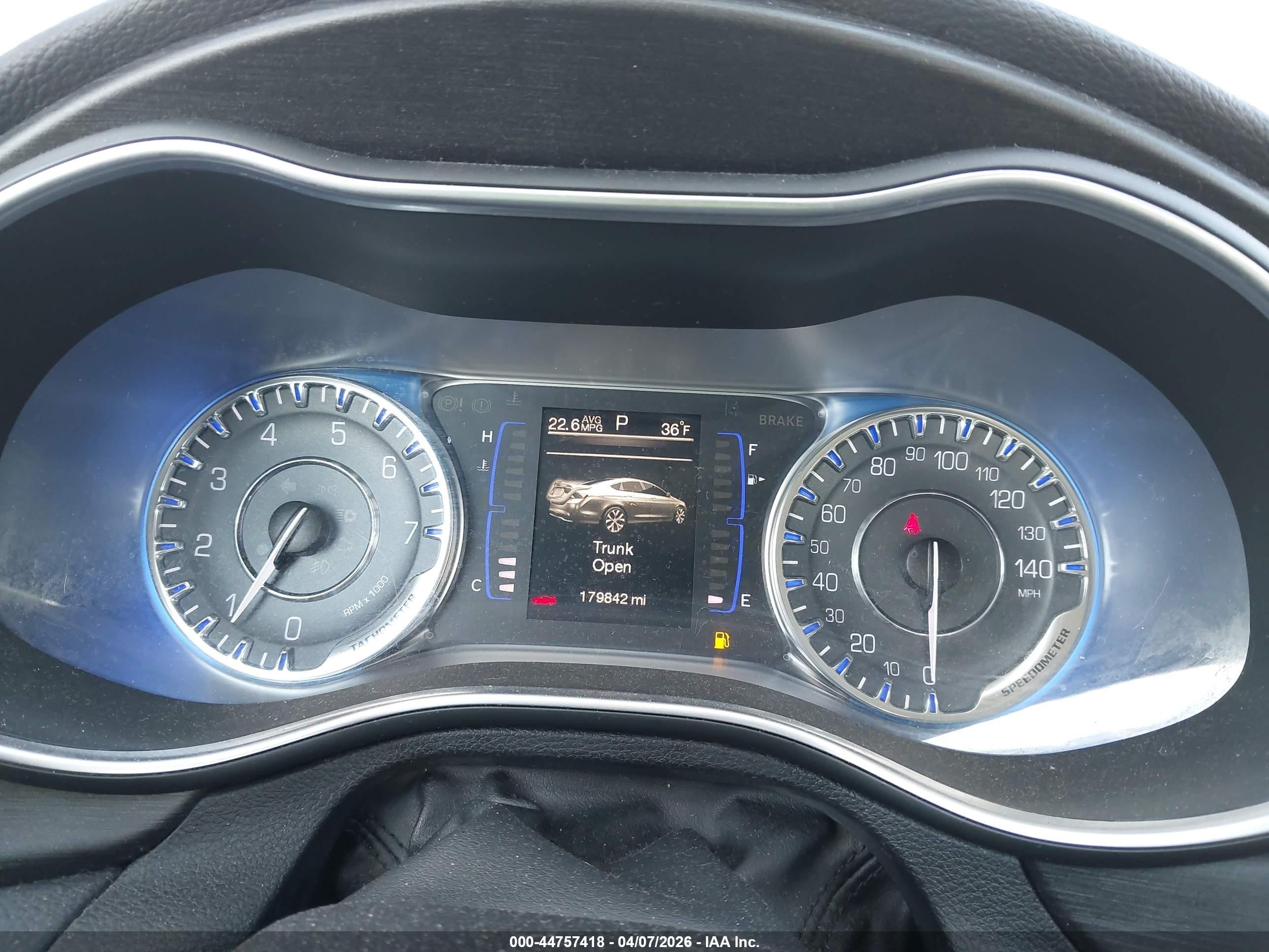 2015 Chrysler 200 Limited White vin: 1C3CCCABXFN756635