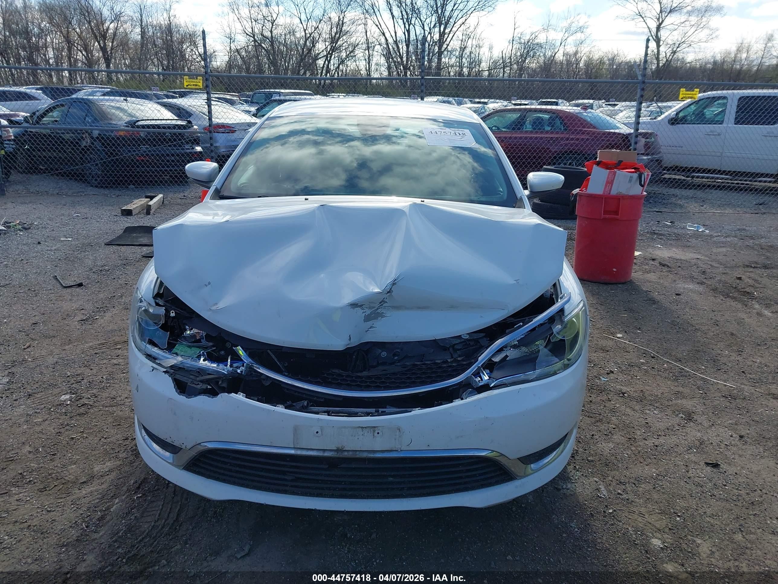 2015 Chrysler 200 Limited White vin: 1C3CCCABXFN756635