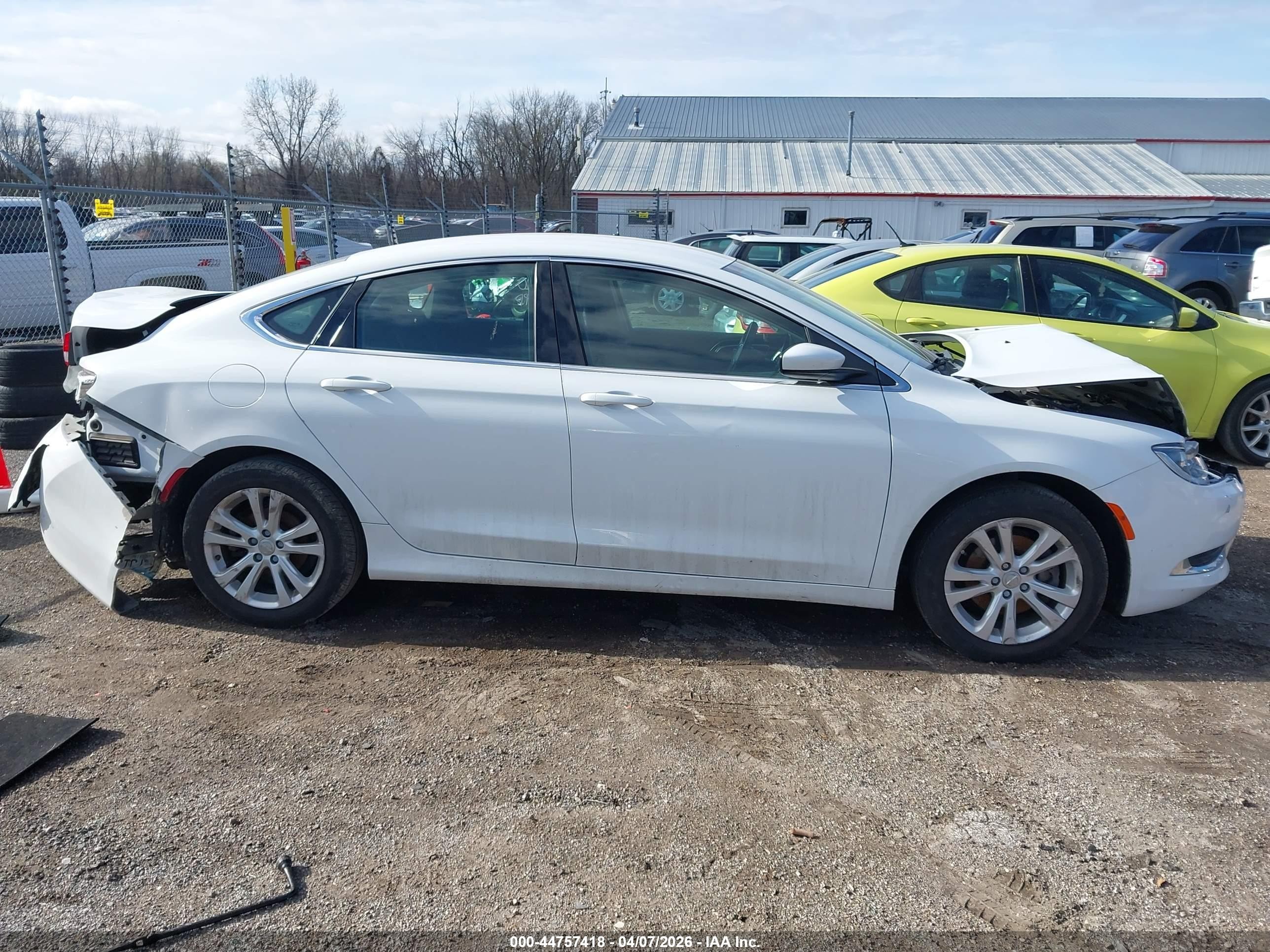 2015 Chrysler 200 Limited White vin: 1C3CCCABXFN756635