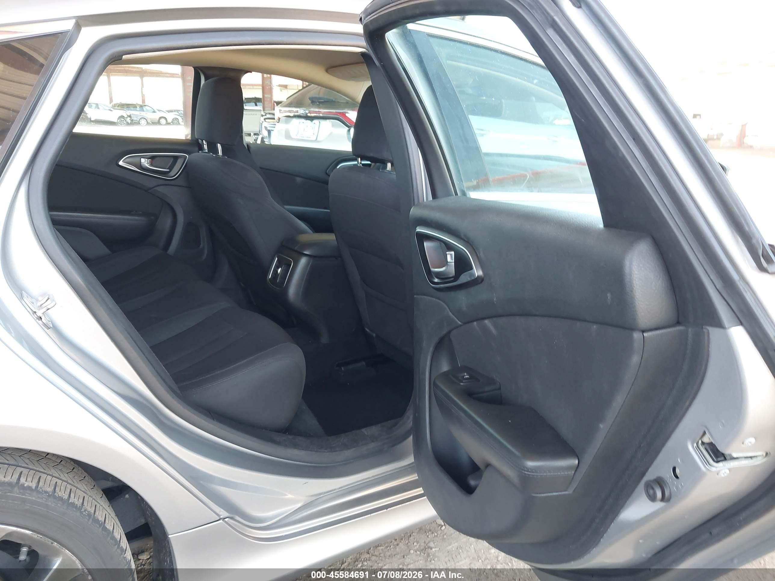 2015 Chrysler 200 Limited Silver vin: 1C3CCCAG0FN731609