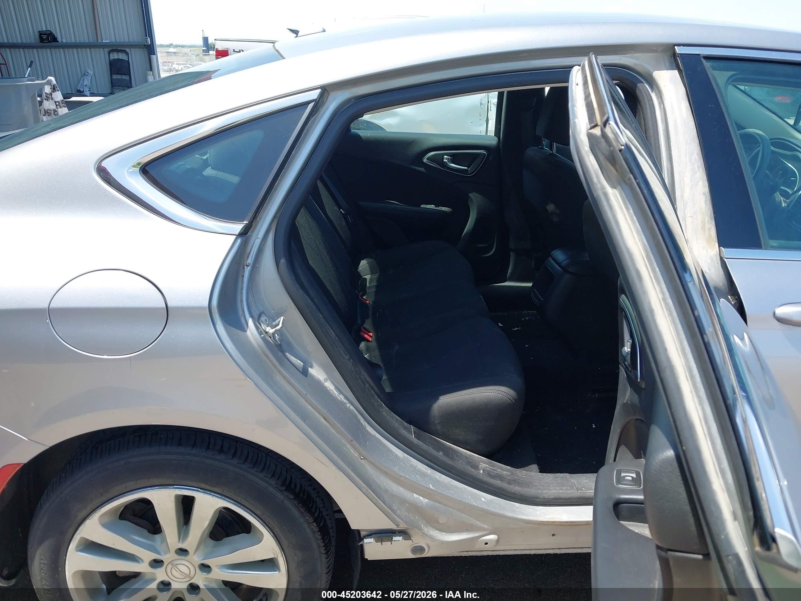 2015 Chrysler 200 Limited Silver vin: 1C3CCCAG4FN758800