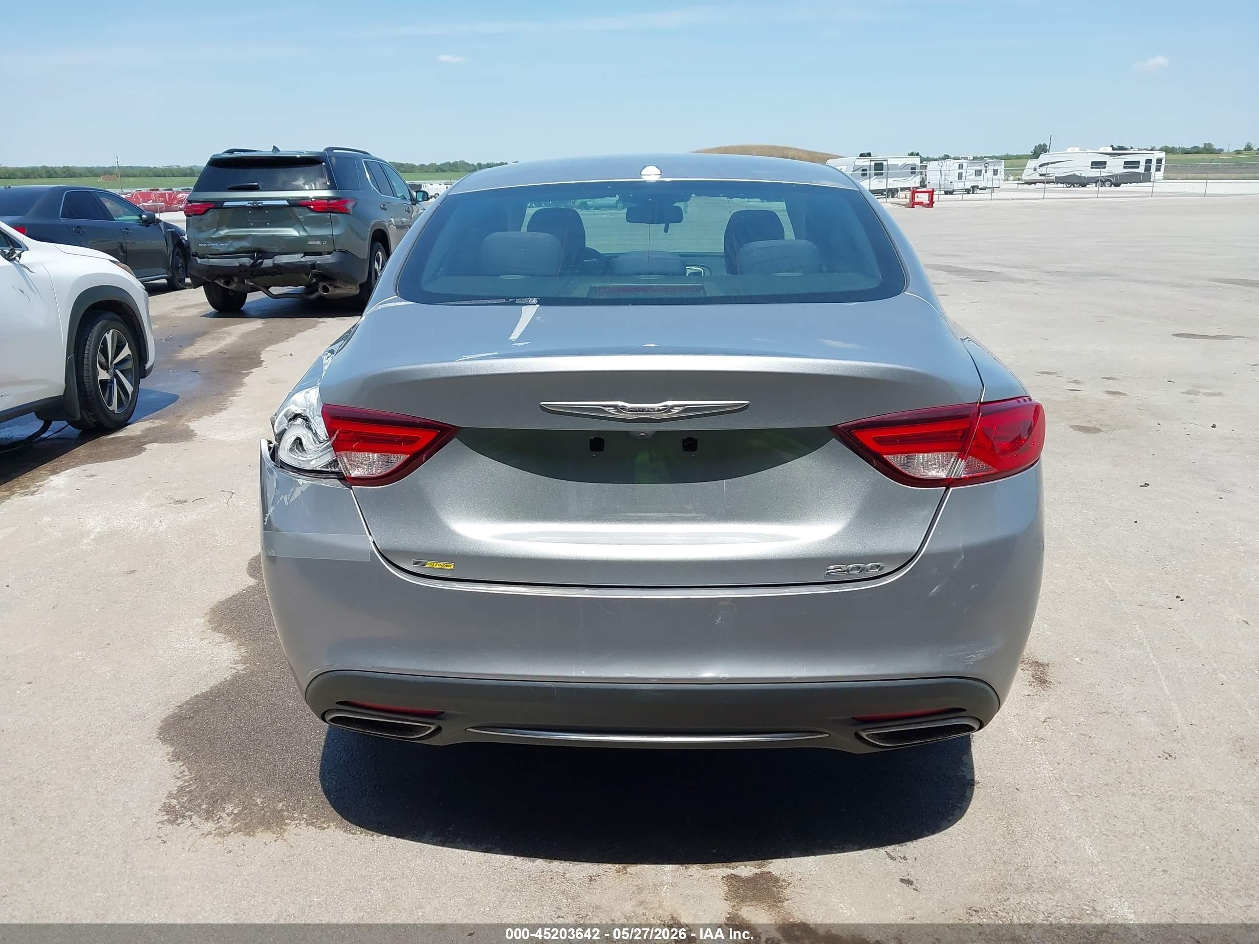 2015 Chrysler 200 Limited Silver vin: 1C3CCCAG4FN758800