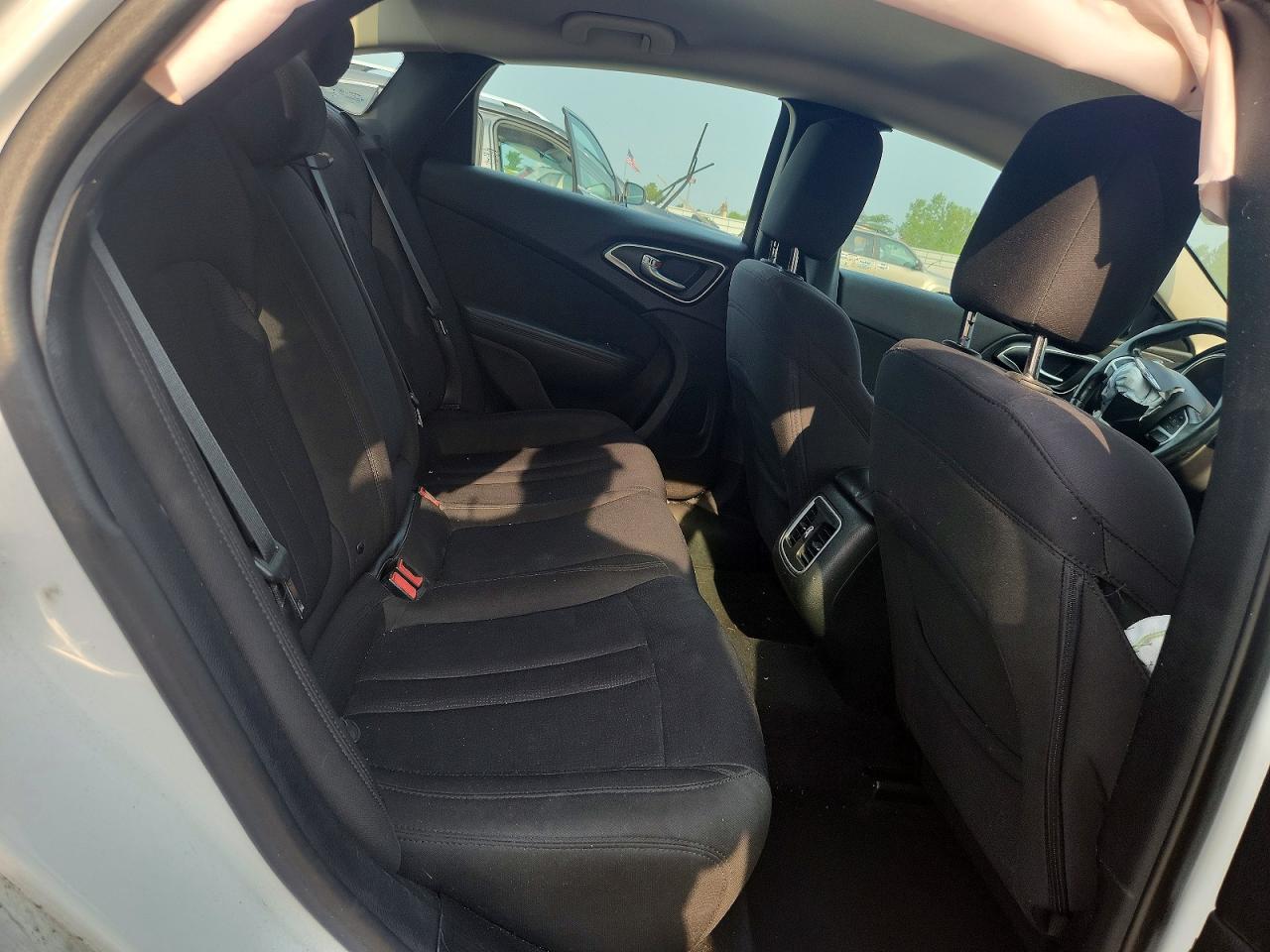 2015 Chrysler 200 Limited White vin: 1C3CCCAG8FN507181